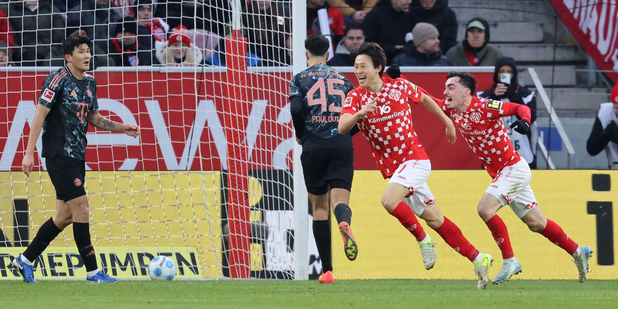 Lee Jae-Sung vom 1. FSV Mainz 05 jubelt nach seinem Tor zum 1:0 gegen den FC Bayern München.