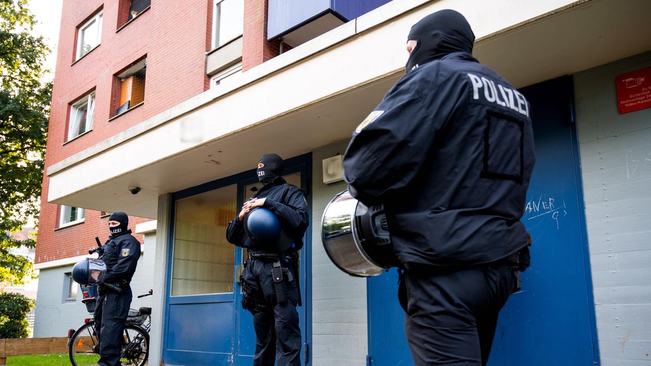 Bei Razzia Bundespolizei Fasst Mutmaßliche Schleuser Zdfheute 9719