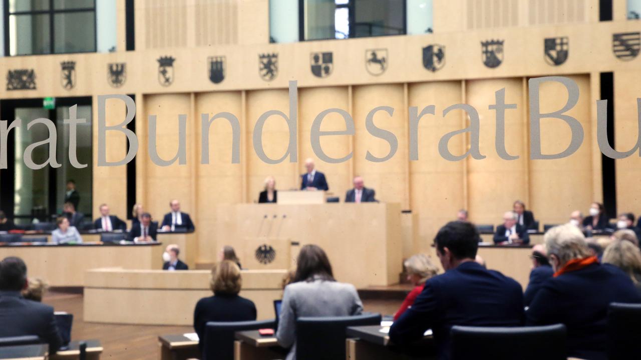 Bundesrat Billigt Bezahlkarten Für Asylbewerber - ZDFheute