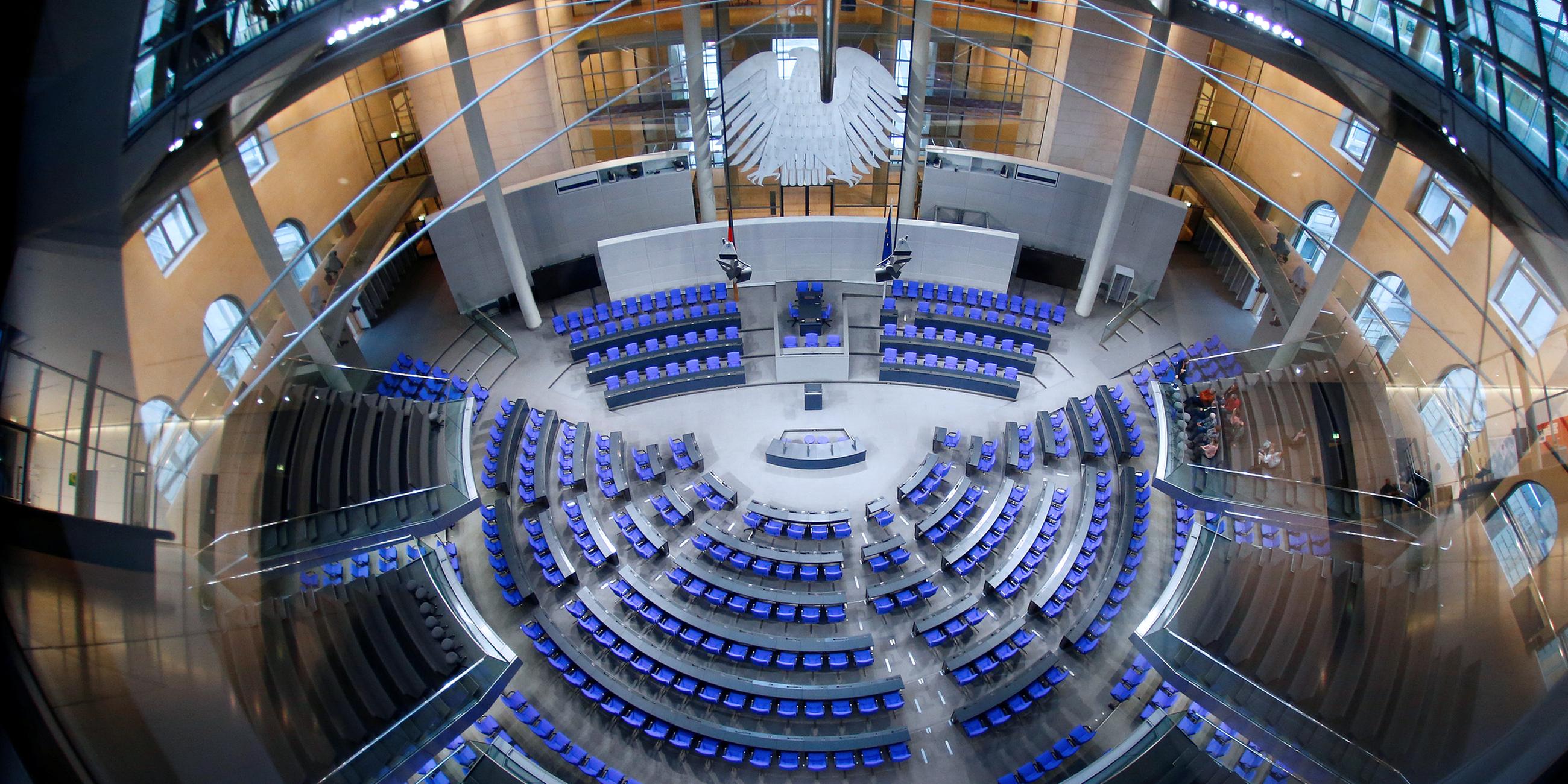 Archiv: Der Plenarsaal des Deutschen Bundestags im Reichstag in Berlin am 12.01.2018
