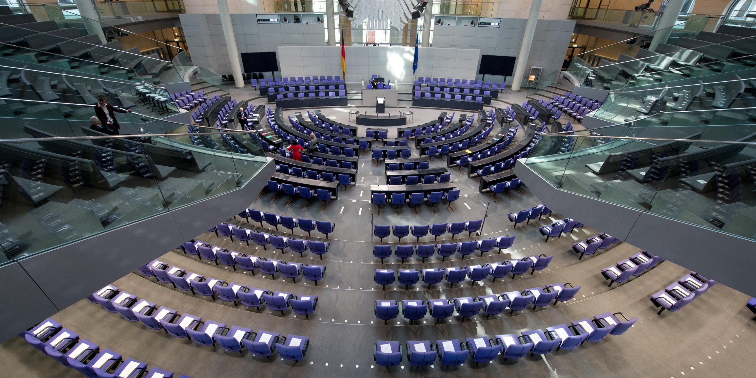 Der fast menschenleere Plenarsaal des Bundestags, Archivbild