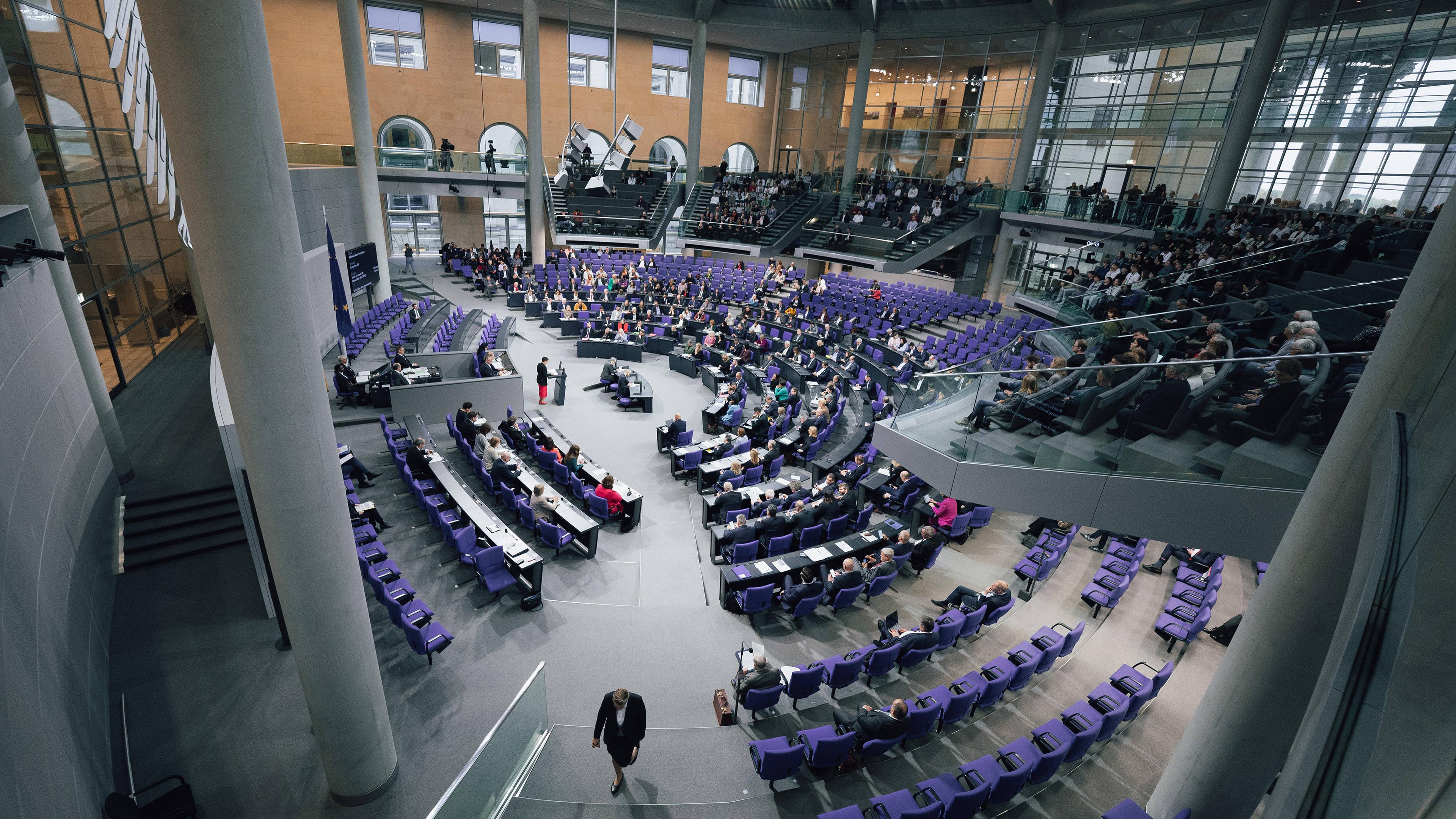 Plenarsaal bei der Sitzung des Deutschen Bundestags in Berlin