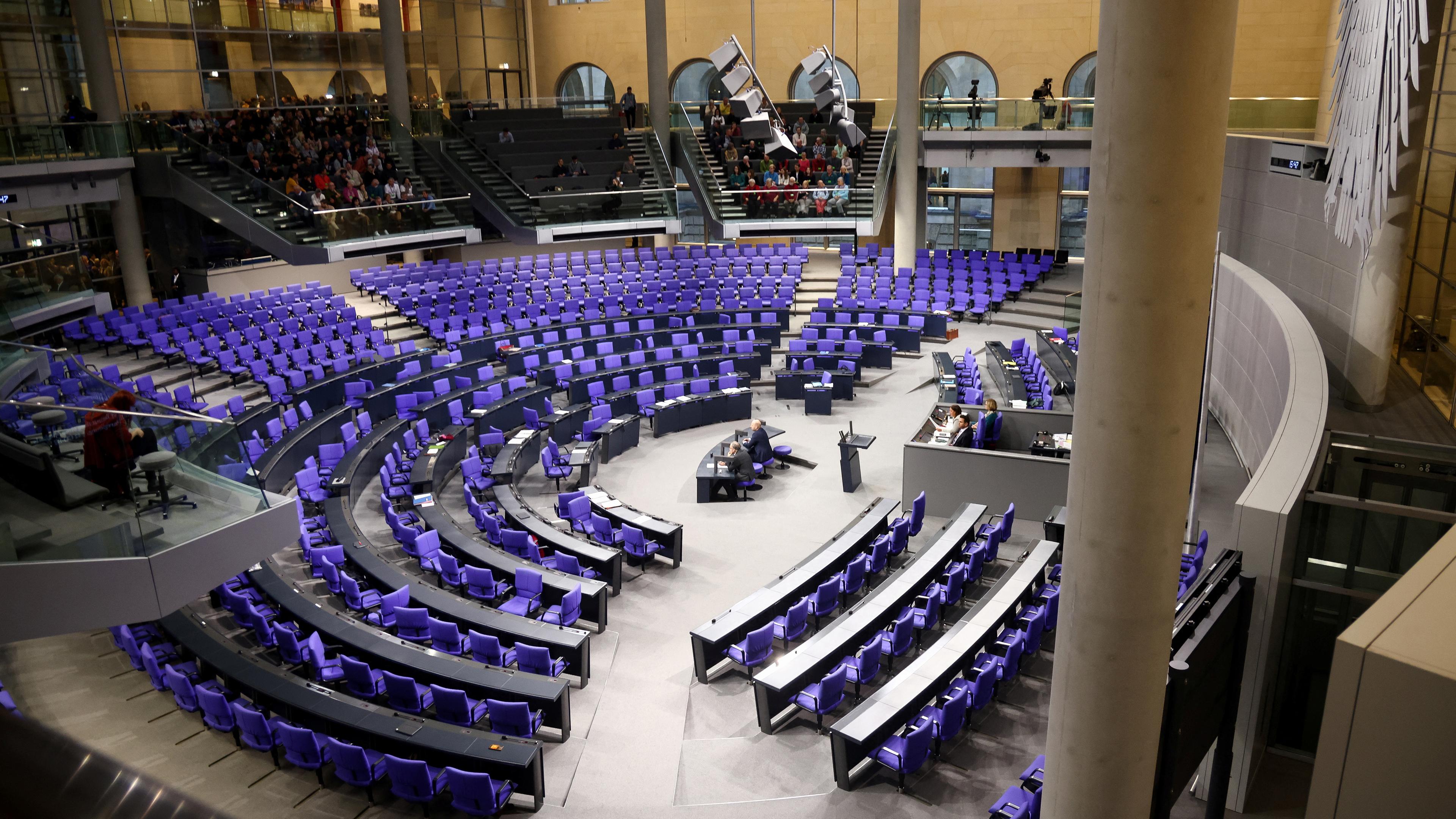 Plenarsaal bei der Sitzung des Deutschen Bundestags in Berlin