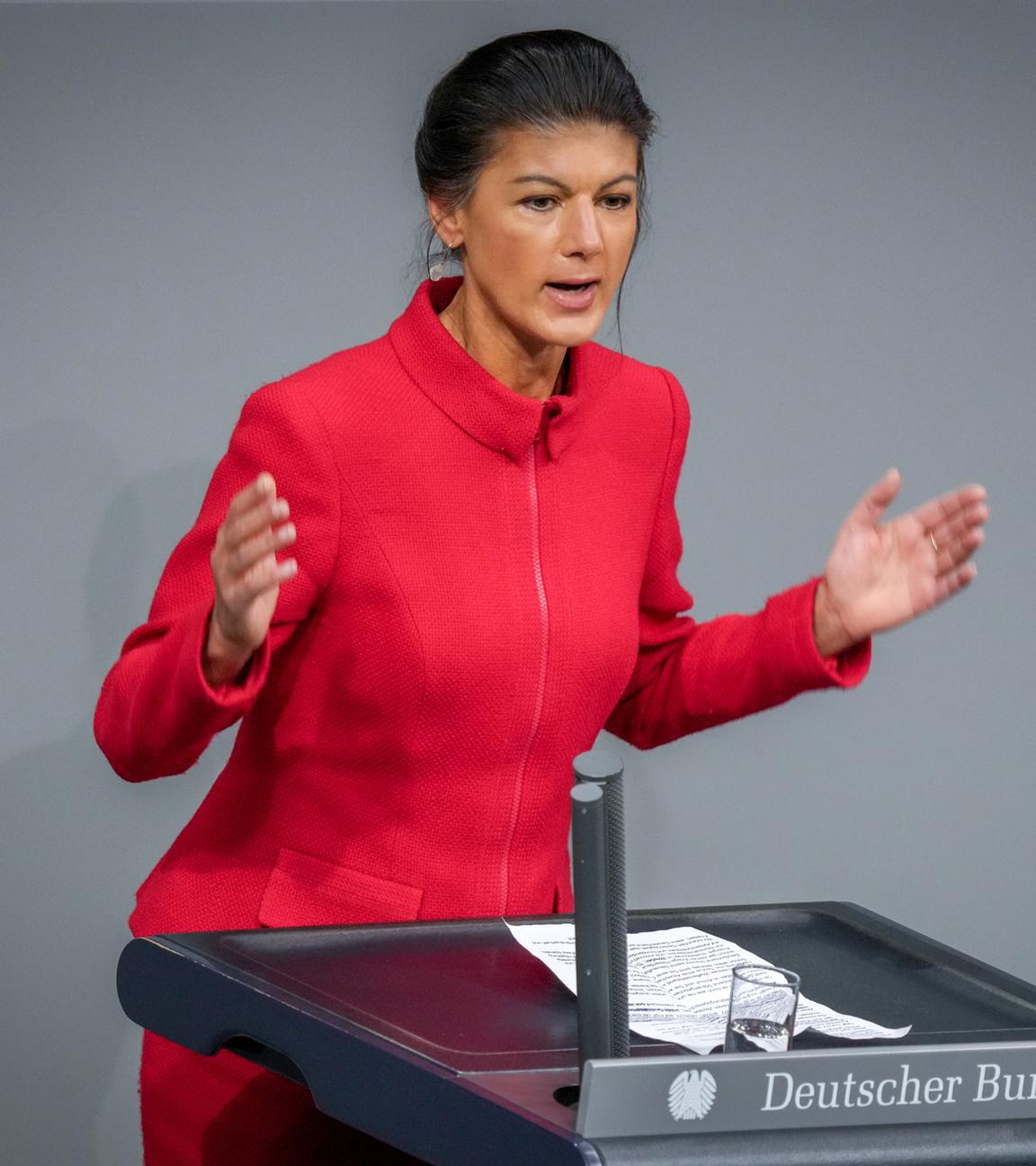 Berlin: Sahra Wagenknecht, Prarteivorsitzende vom Bündnis Sahra Wagenknecht (BSW) und Bundestagsabgeordnete, spricht bei der Sitzung des Bundestags nach der Regierungserklärung.