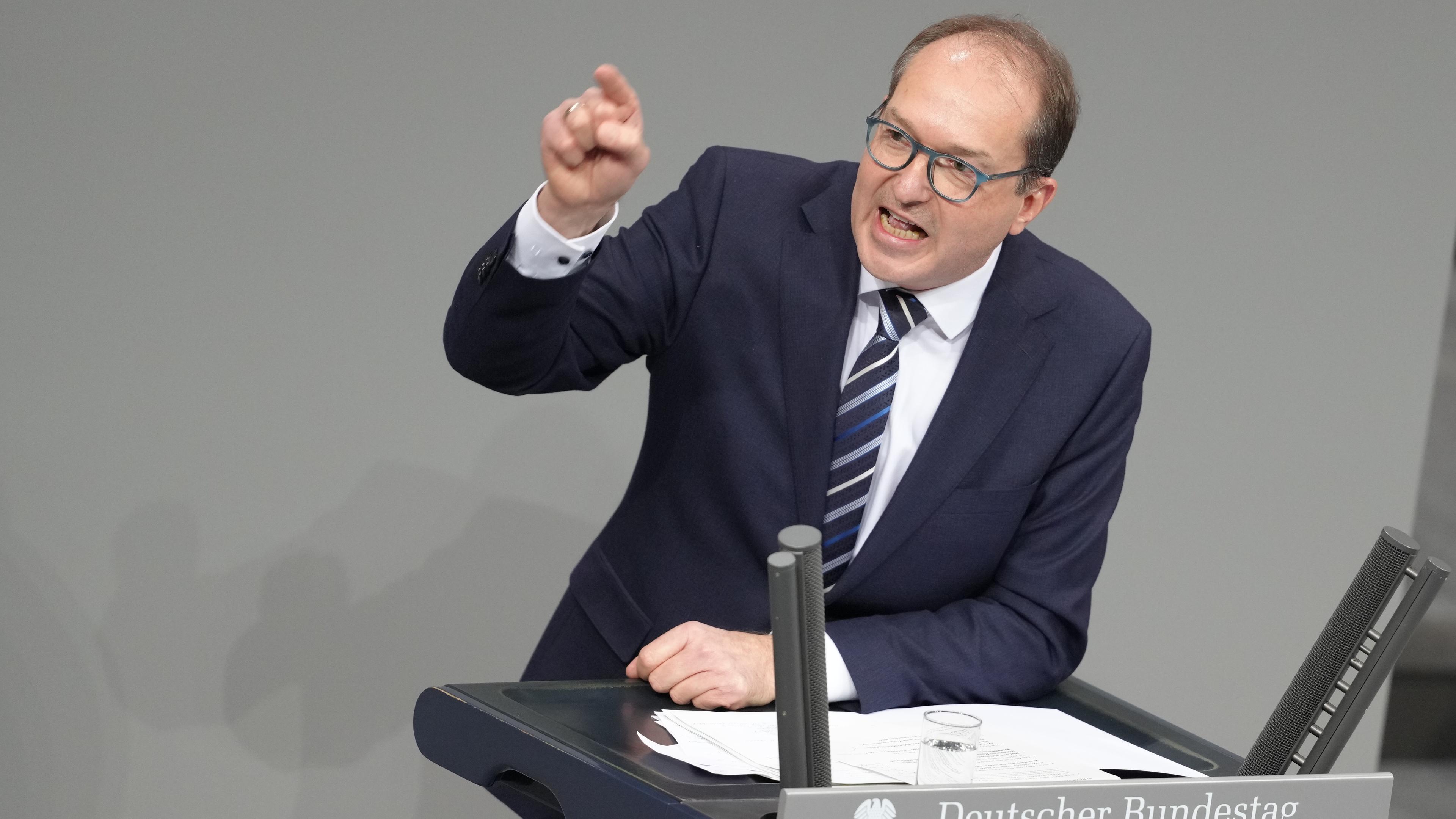 Alexander Dobrindt hält Rede im Bundestag