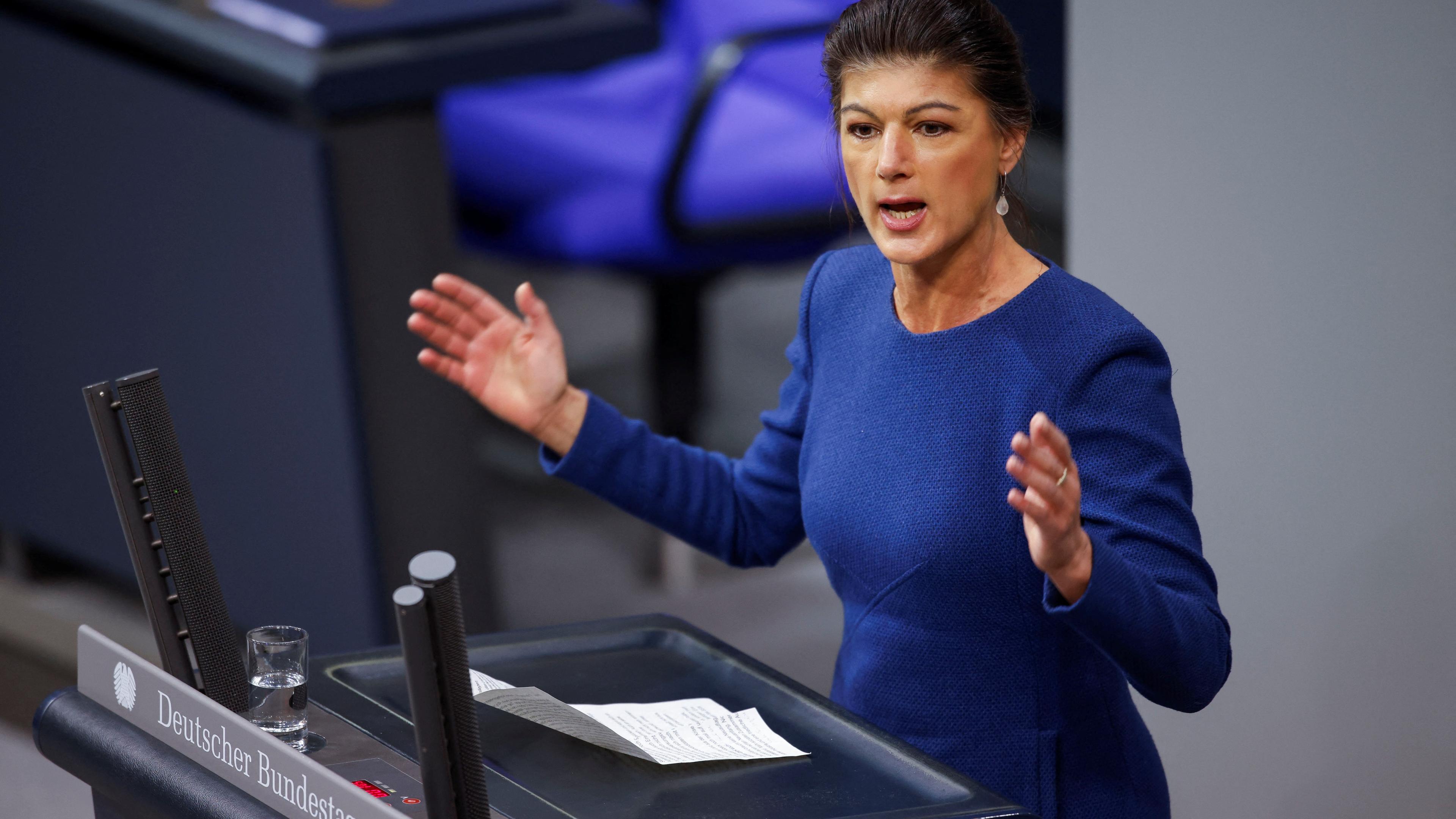 Sarah Wagenknecht hält im Bundestag