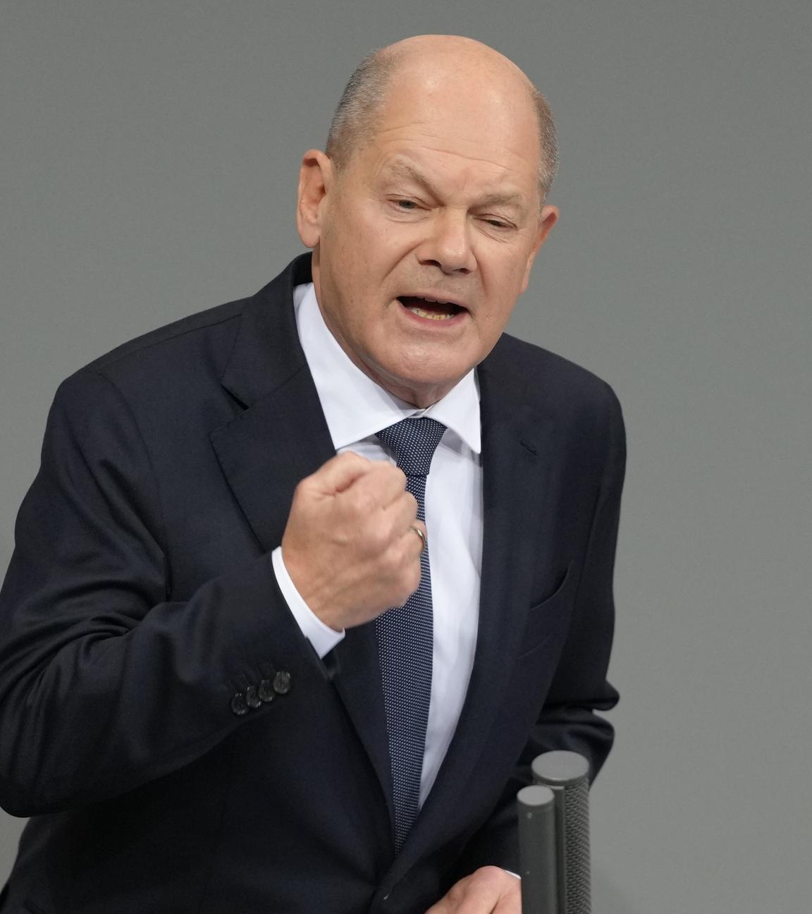 Olaf Scholz hält Rede im Bundestag