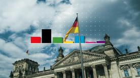 Ein Diagramm der Verteilungen der Parteien in den Umfragen. Im Hintergrund weht eine deutsche Flagge vor dem Bundestag