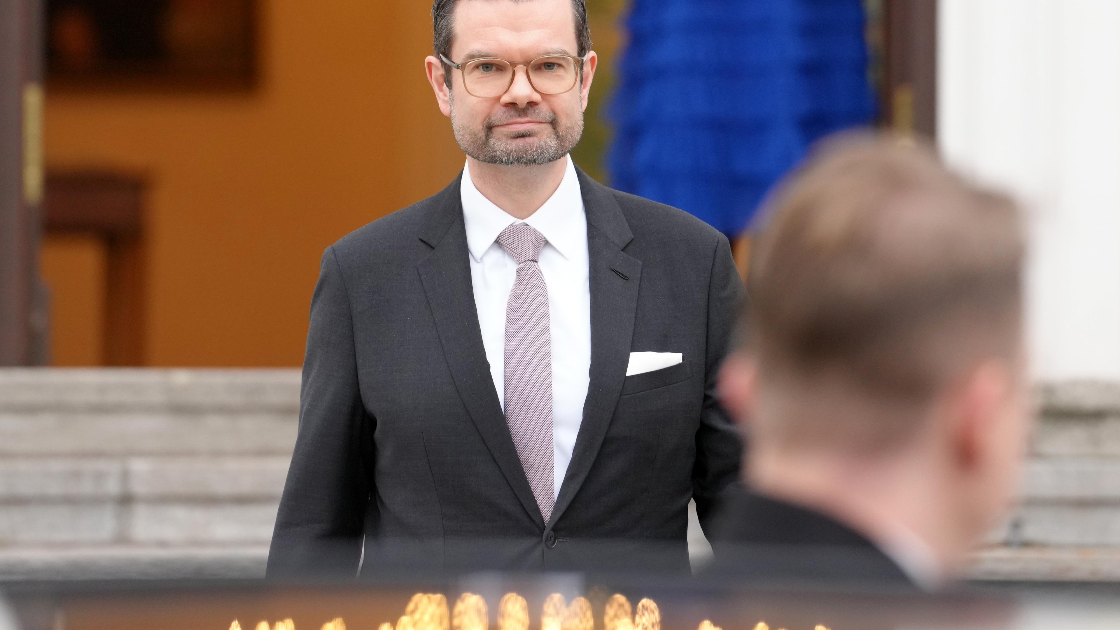 Marco Buschmann (FDP), ehemaliger Bundesminister der Justiz, verlässt das Schloss Bellevue.