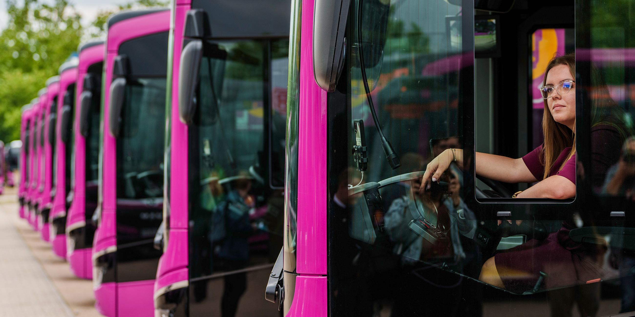 Die Babyboomer gehen bald in Rente - der Fachkräftebedarf bei Bus und Bahn sowie im Gartenbau wird sich dadurch verschärfen. (Symbolbild)