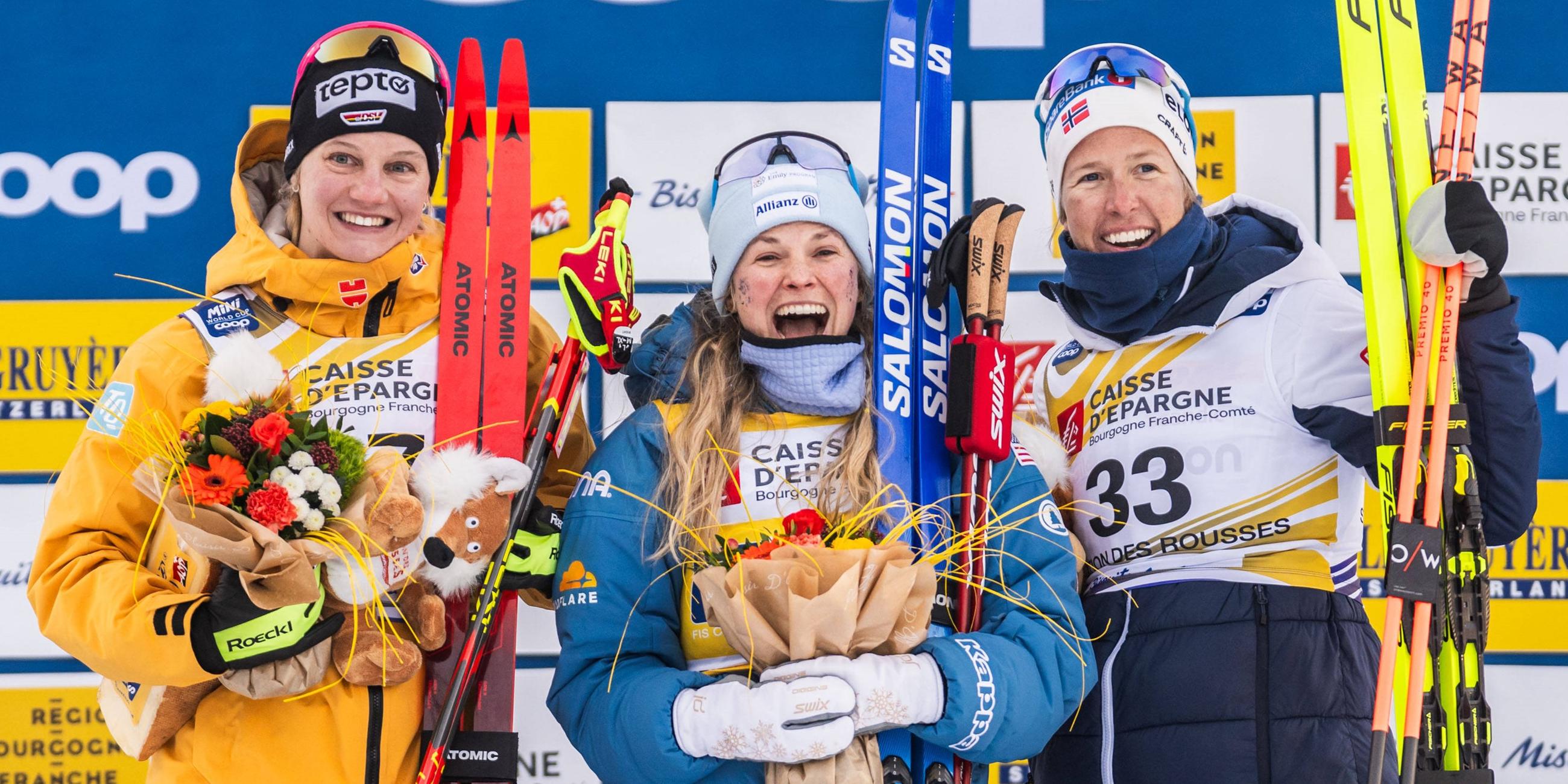 Victoria Carl (re), Jessie Digginsund Astrid Oyre Slind (li)