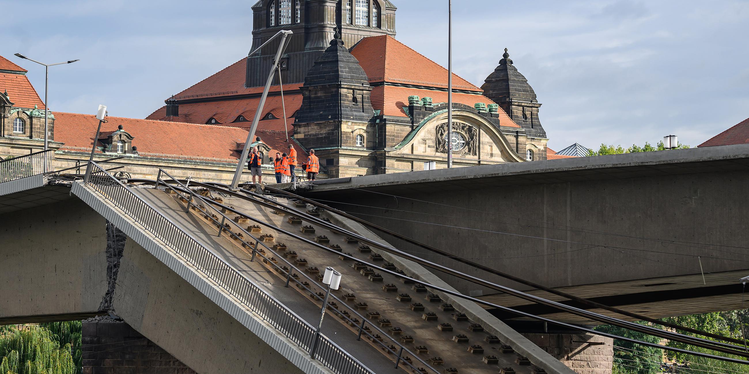 Teile der Carolabrücke in Dresden eingestürzt, aufgenommen am 11.09.2024