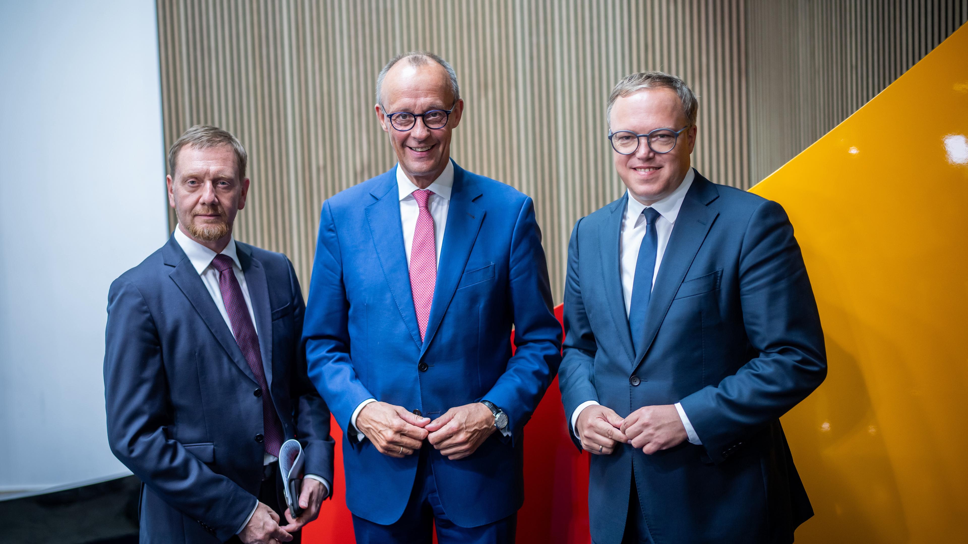 Friedrich Merz, Michael Kretschmer und Mario Voigt von der CDU