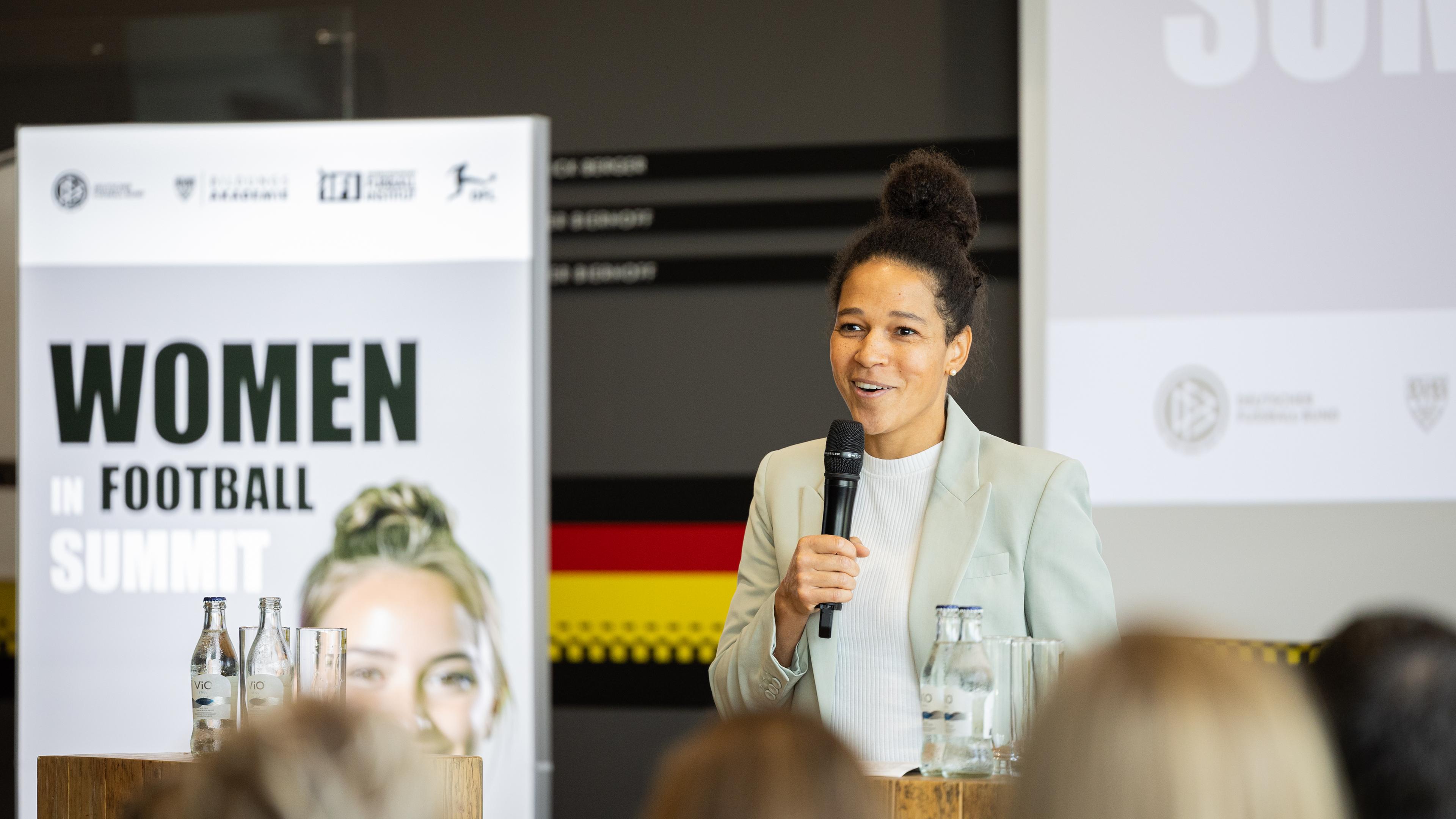 DFB-Vizepräsidentin Celia Šašić hält beim "Women in Football Summit" eine Rede