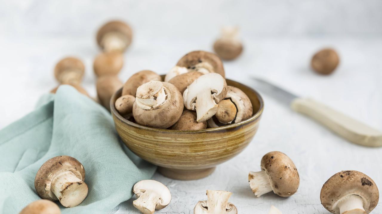 Gebratene Champignons im Cornflakes-Pinienkernmantel - ZDFmediathek