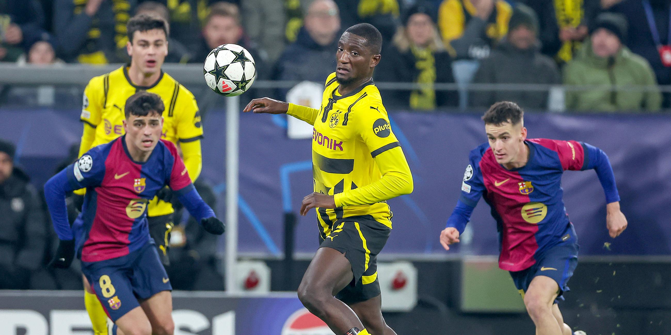 Dortmunds Serhou Guirassy in Aktion beim Spiel gegen den FC Barcelona.