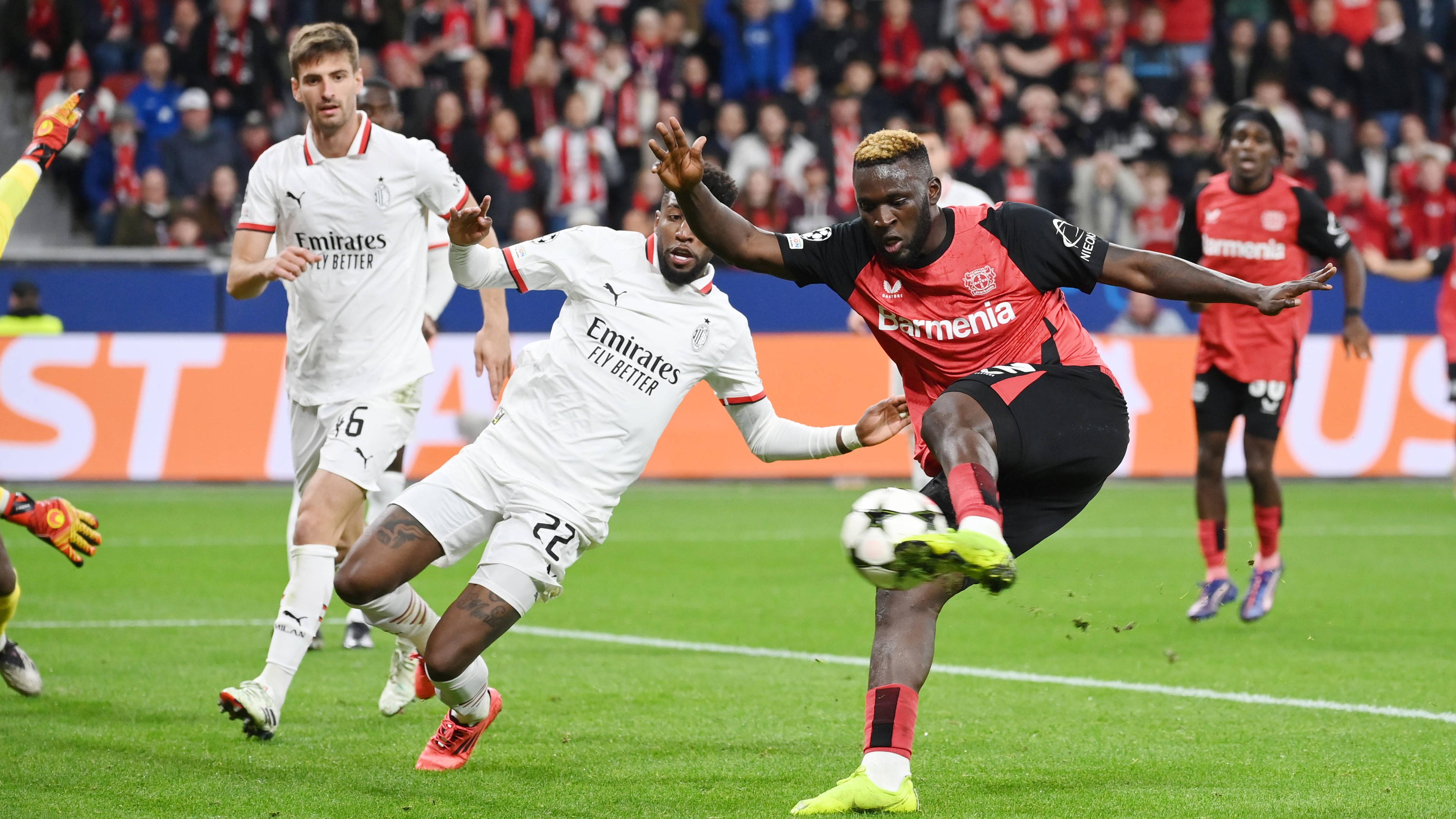 Victor Boniface von Bayer 04 Leverkusen erzielt das Siegtor zum 1:0 gegen den AC Mailand bei der Champions League.