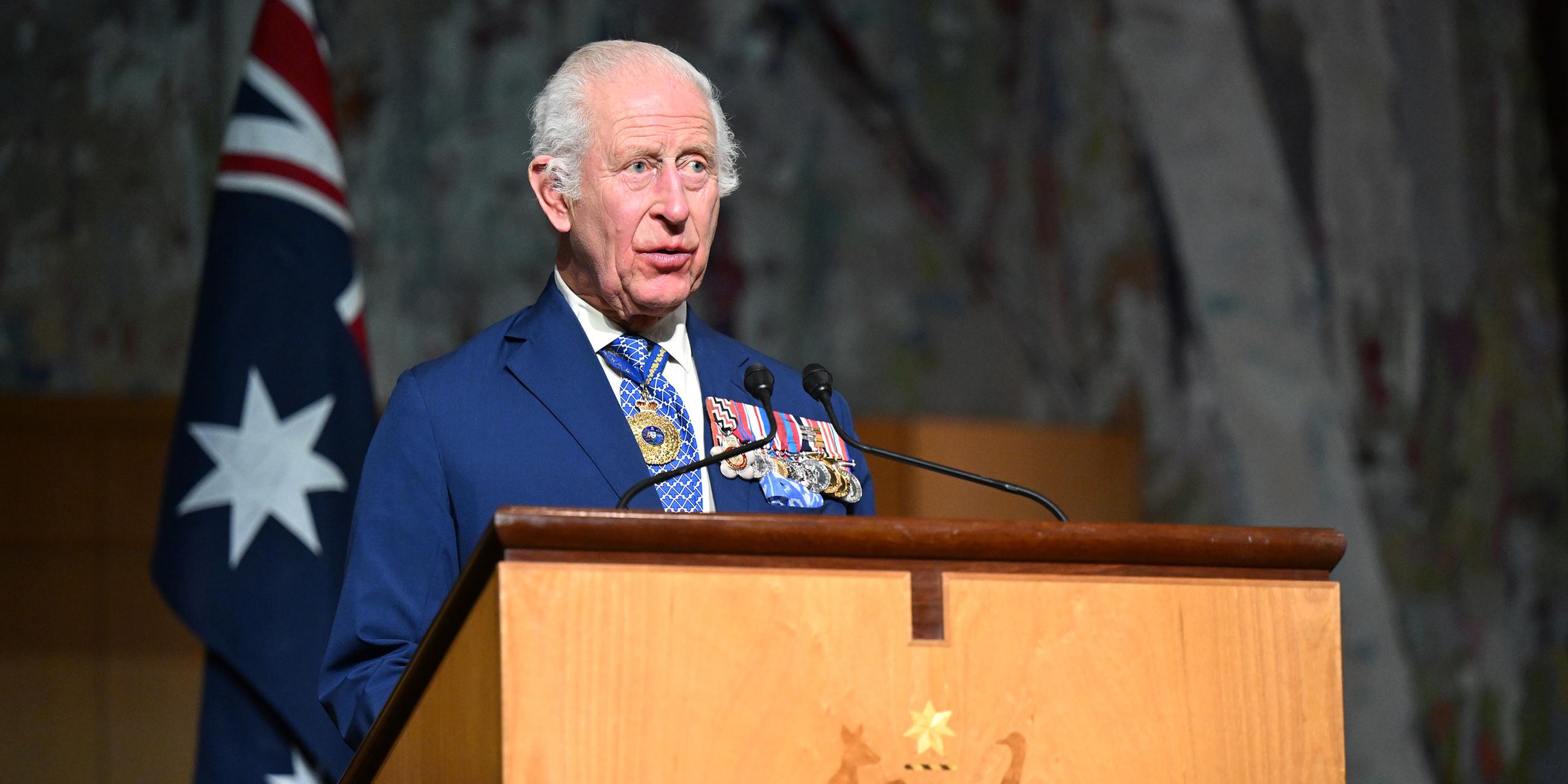 König Charles III. hält eine Rede iim australischen Parlament in Canberra