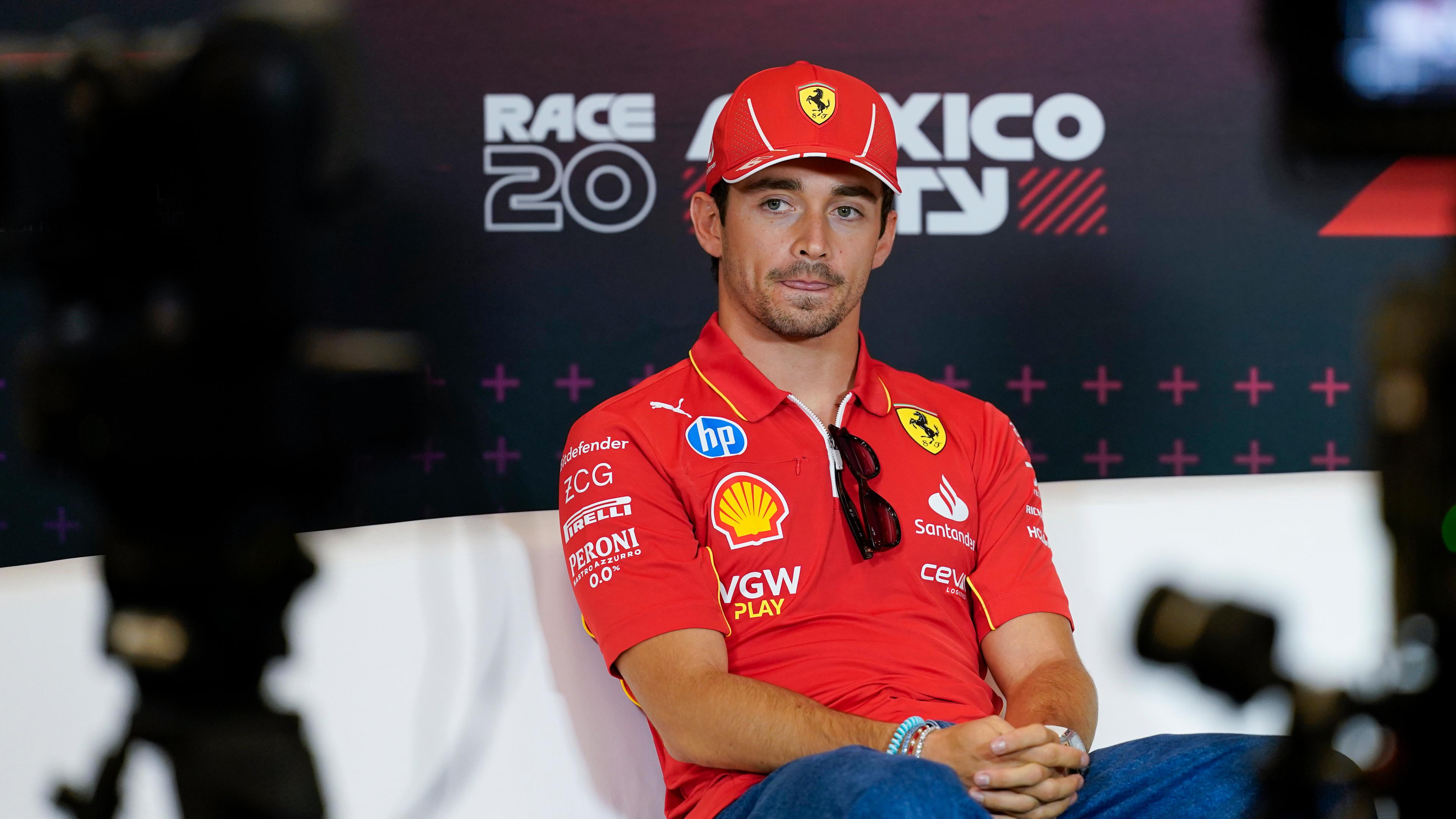 Formel-1-Pilot Charles Leclerc bei einer Pressekonferenz vor dem GP von Mexiko