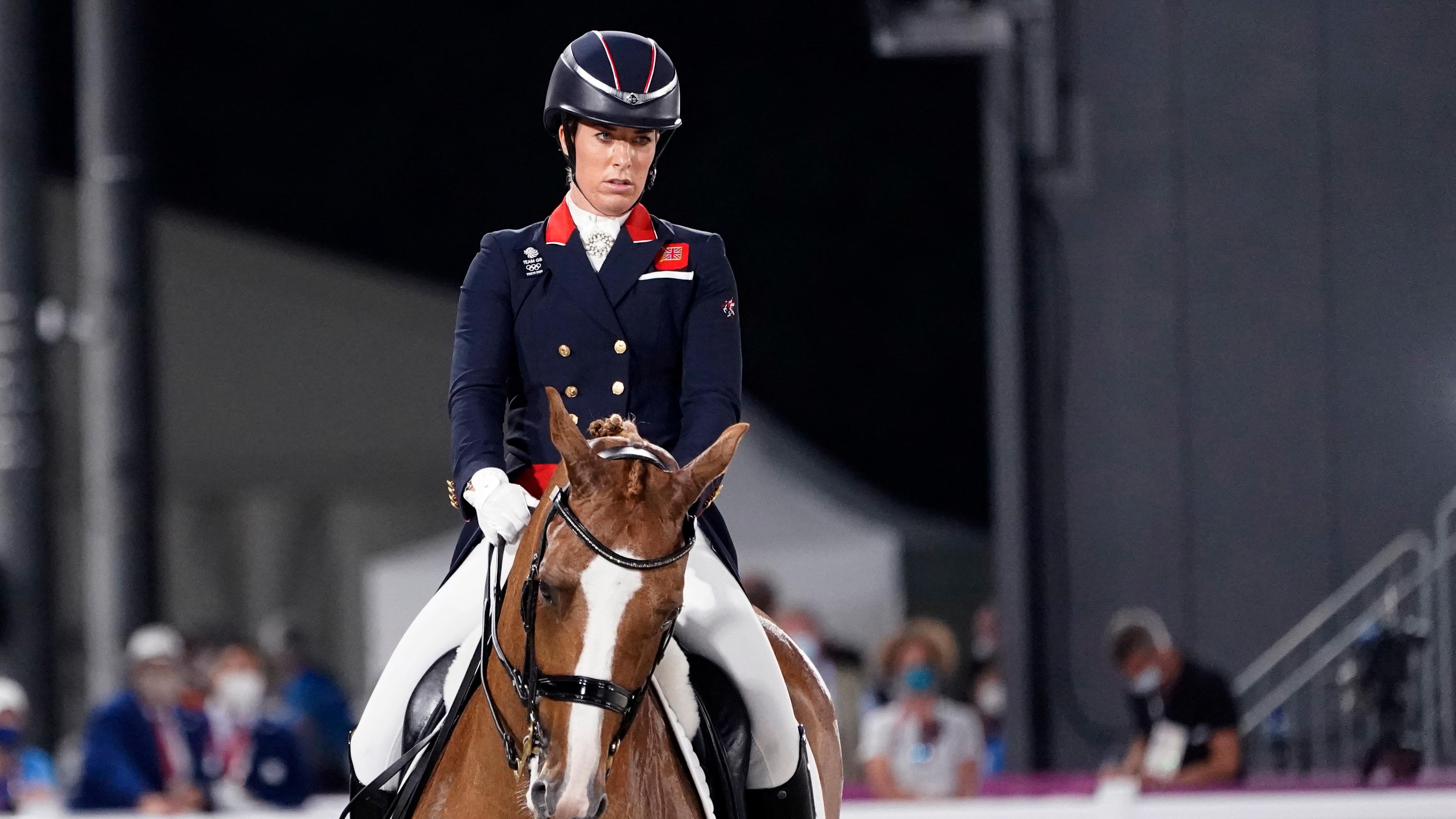 Die britische Dressurreiterin Charlotte Dujardin bei den Olympischen Spielen 2021 in Tokio.