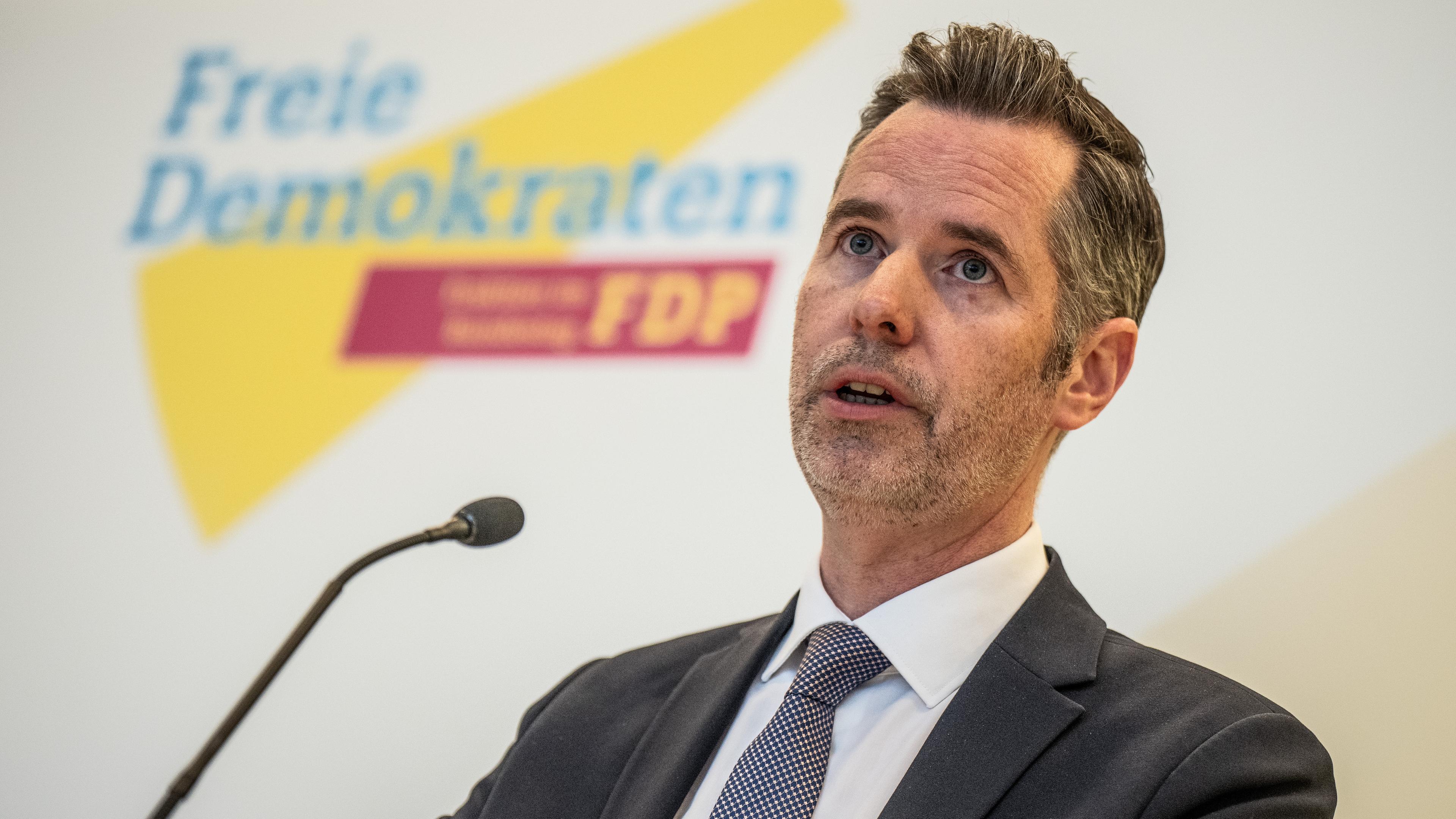 Christian Dürr, Fraktionsvorsitzender der FDP, spricht bei einem Pressestatement vor Beginn einer Fraktionssitzung in Berlin.
