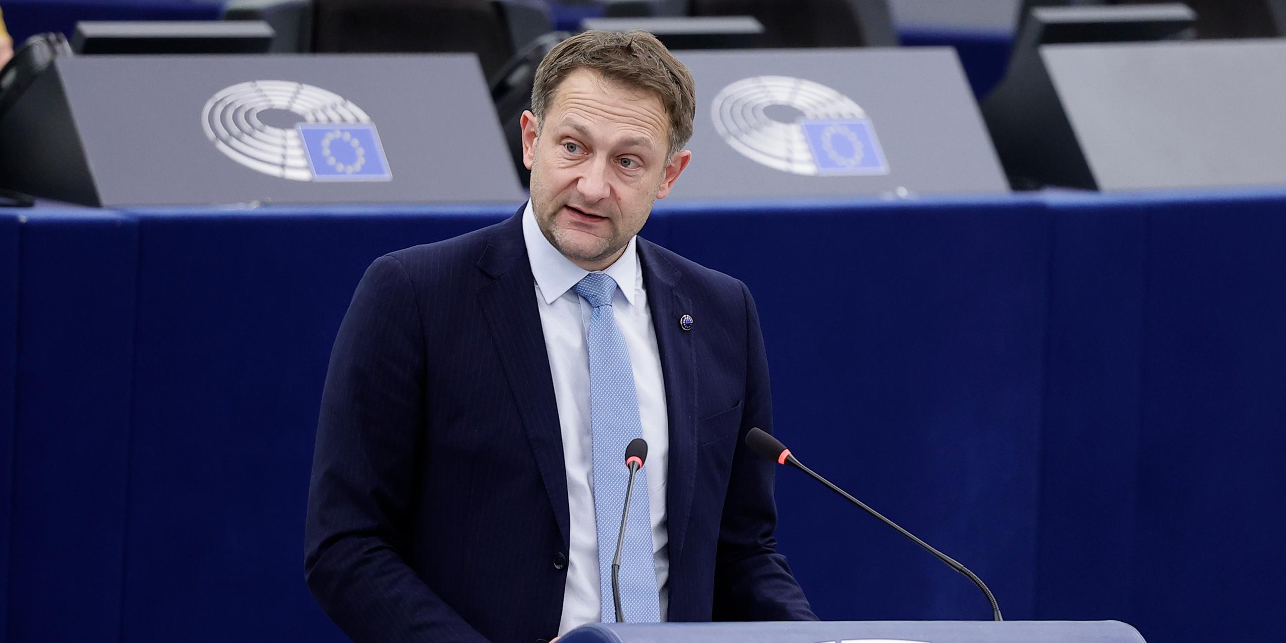 Christophe Hansen, EU-Kommissar für Landwirtschaft und Ernährung, spricht bei einer Debatte im Europäischen Parlament.