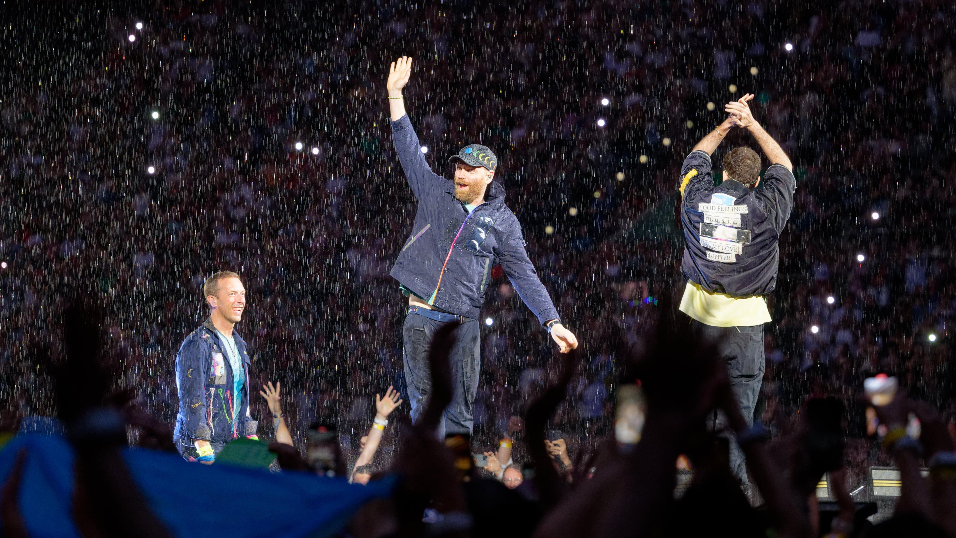Chris Martin, Sänger der britischen Band Coldplay (l), Gitarrist Jonny Buckland (m) und Bassist Guy Berryman (r).