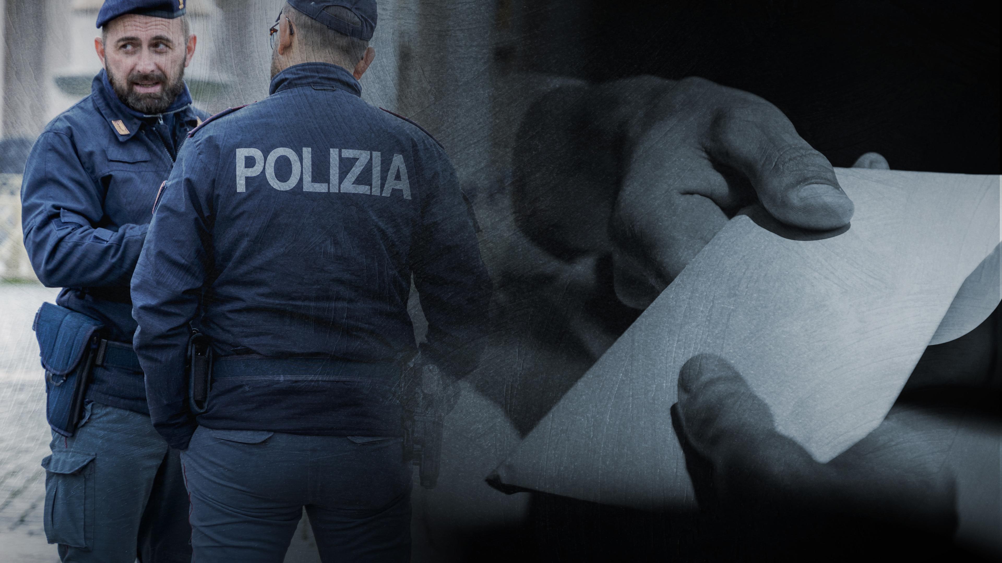 Collage. Zwei italienische Polizisten miteinander im Gespräch (links) - zwei Hände halten einen Umschlag - Nahaufnahme (rechts).