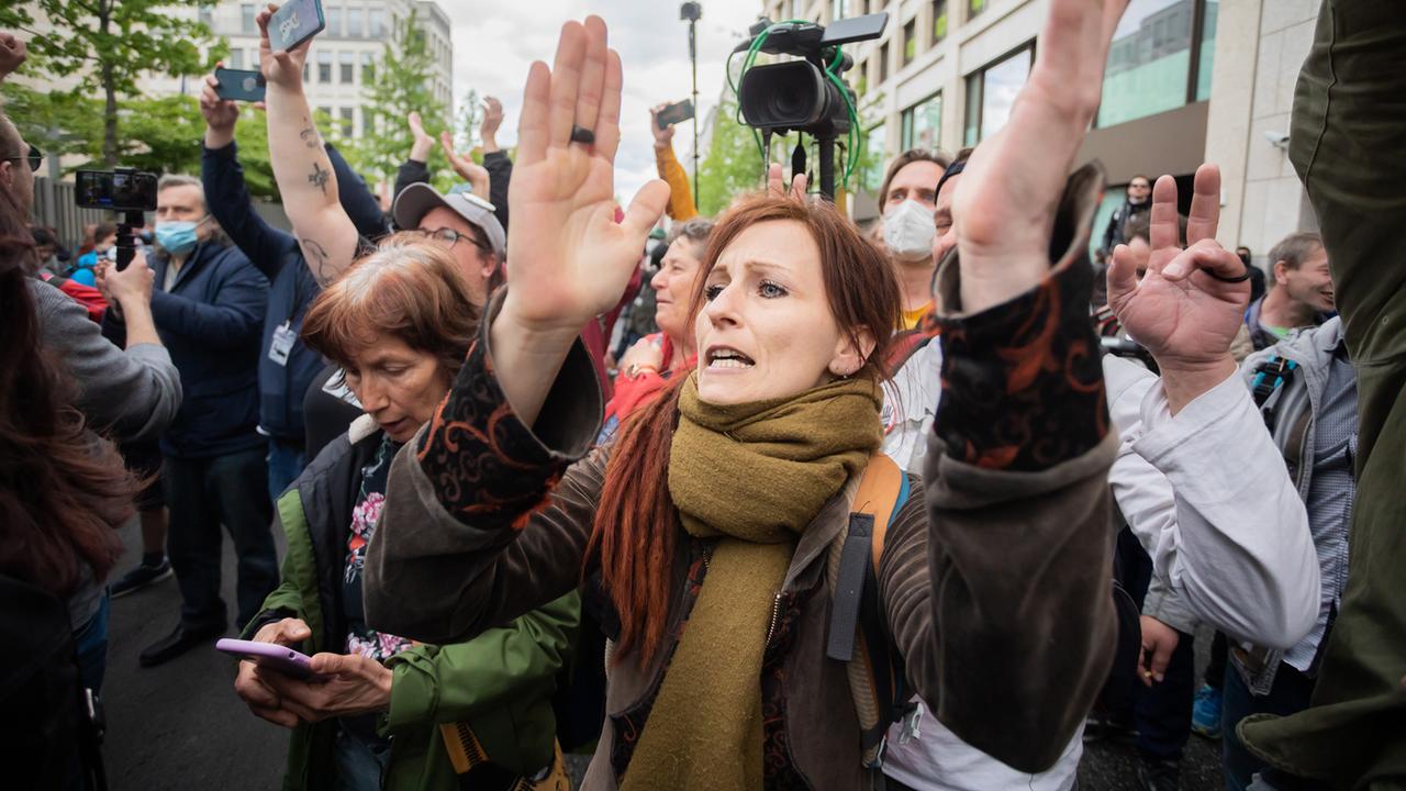 Protestzüge trotz Demo-Verbots in Berlin