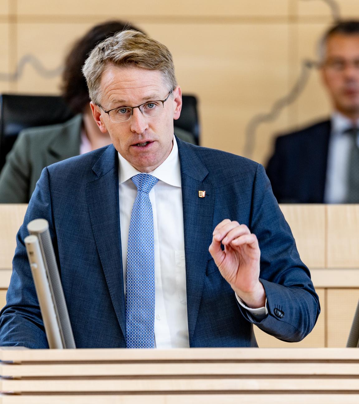 Schleswig-Holstein, Kiel: Daniel Günther (CDU), Ministerpräsident von Schleswig-Holstein, spricht in der Landtagssitzung.