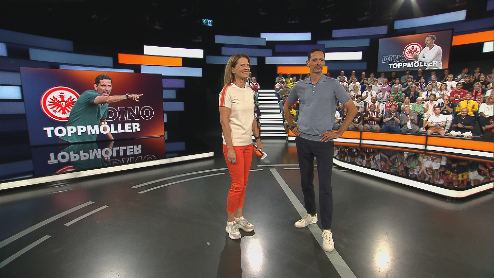 Frankfurts Trainer Dino Toppmöller mit Moderatorin Katrin Müller-Hohenstein beim aktuellen Sportstudio.