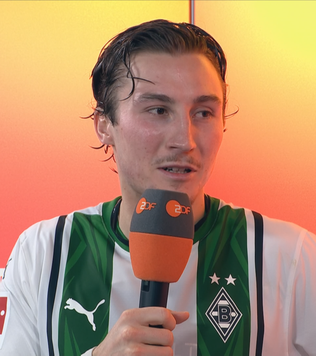 Borussia Mönchengladbachs Rocco Reitz während seinem Interview im Ministudio.