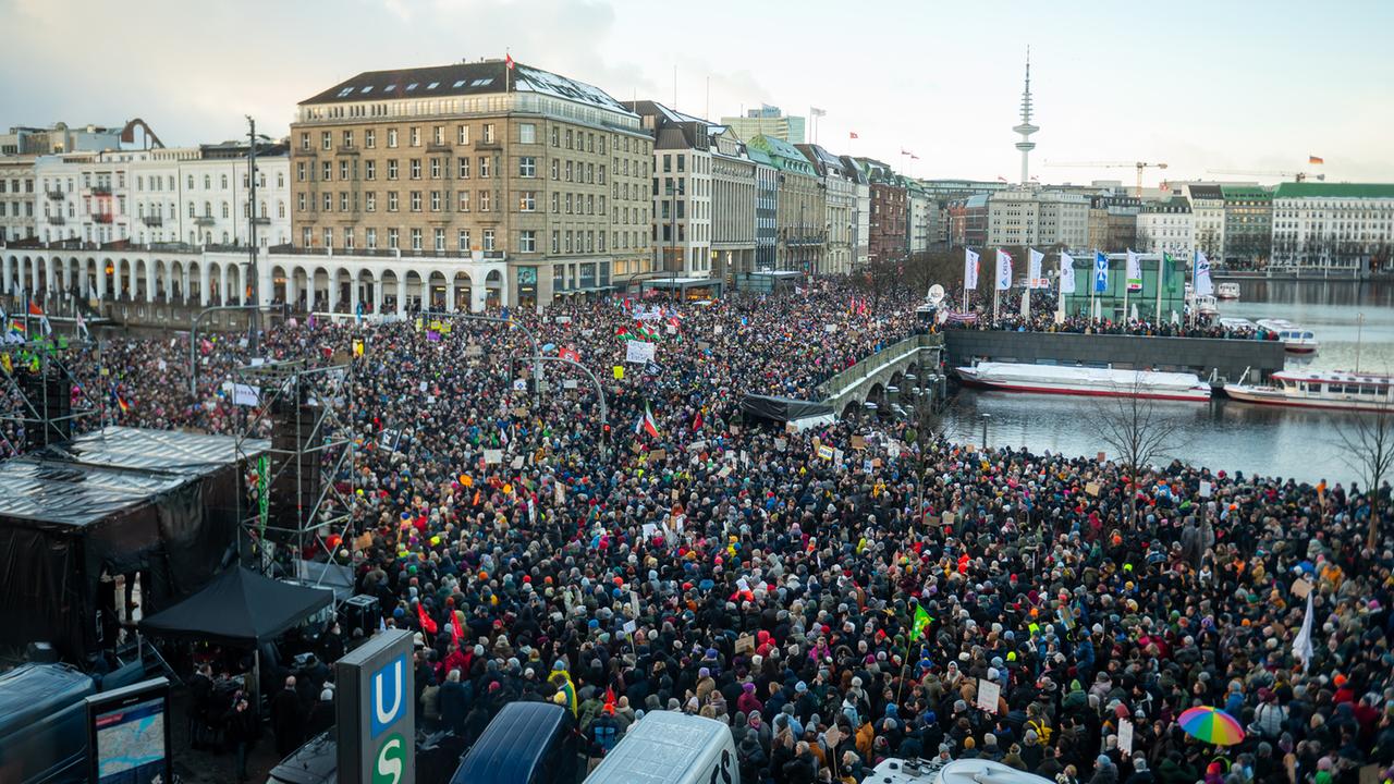 Demo Gegen Rechts Wegen Massenandrang Abgebrochen - ZDFheute