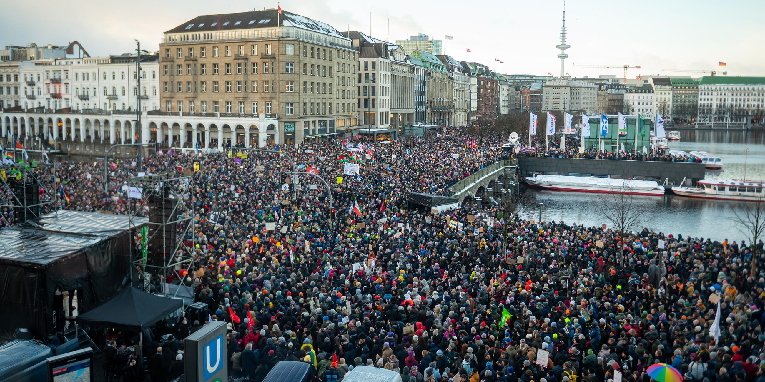 Auch In Österreich Gibt Es Proteste Gegen Rechtsextremismus - ZDFheute