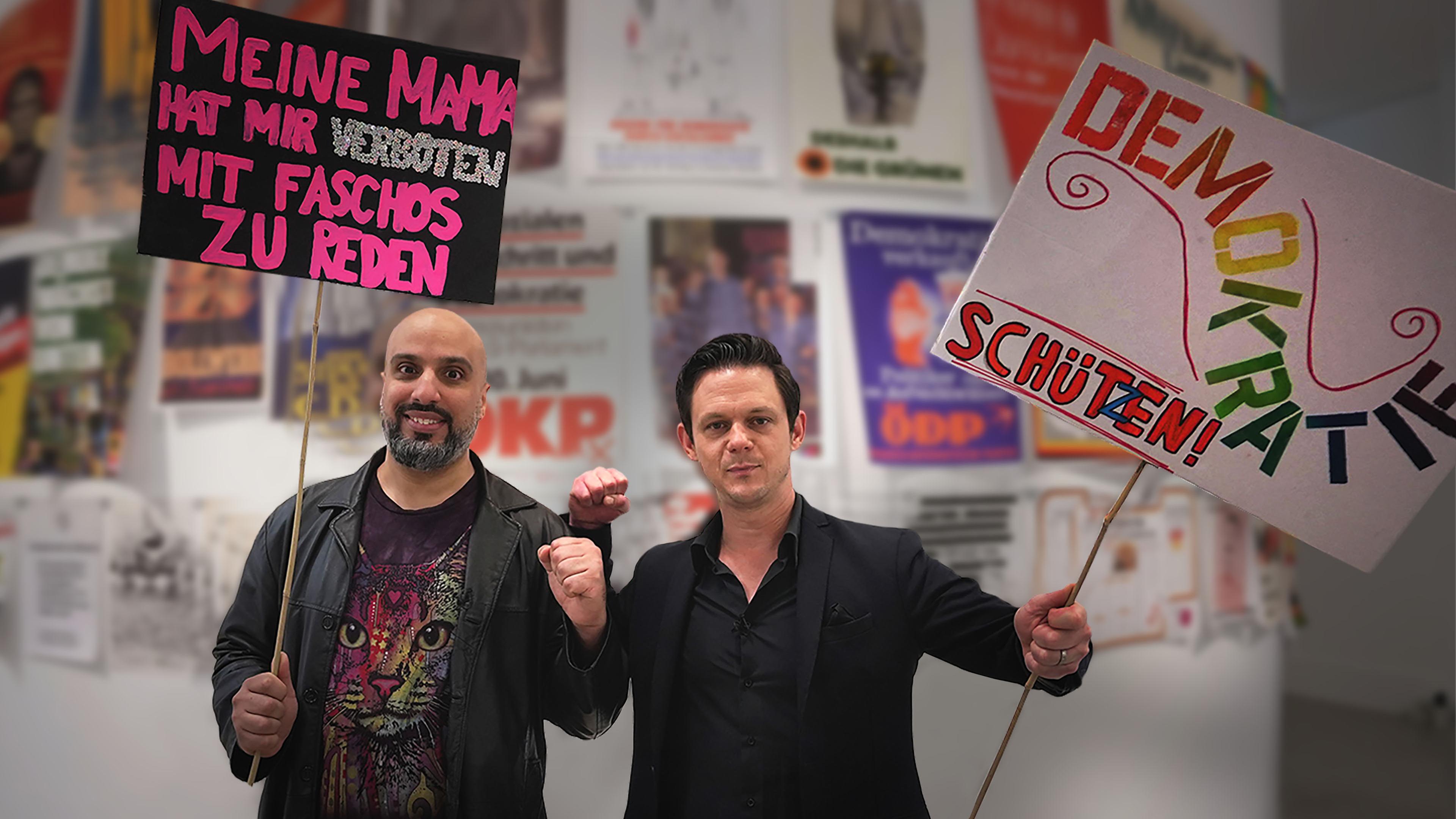 Abdelkarim und Jo Schück in der Demokratieausstellung der Bundeskunsthalle in Bonn