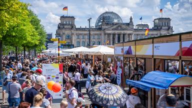  - Live: Feierlicher Abschluss Des Demokratiefestes