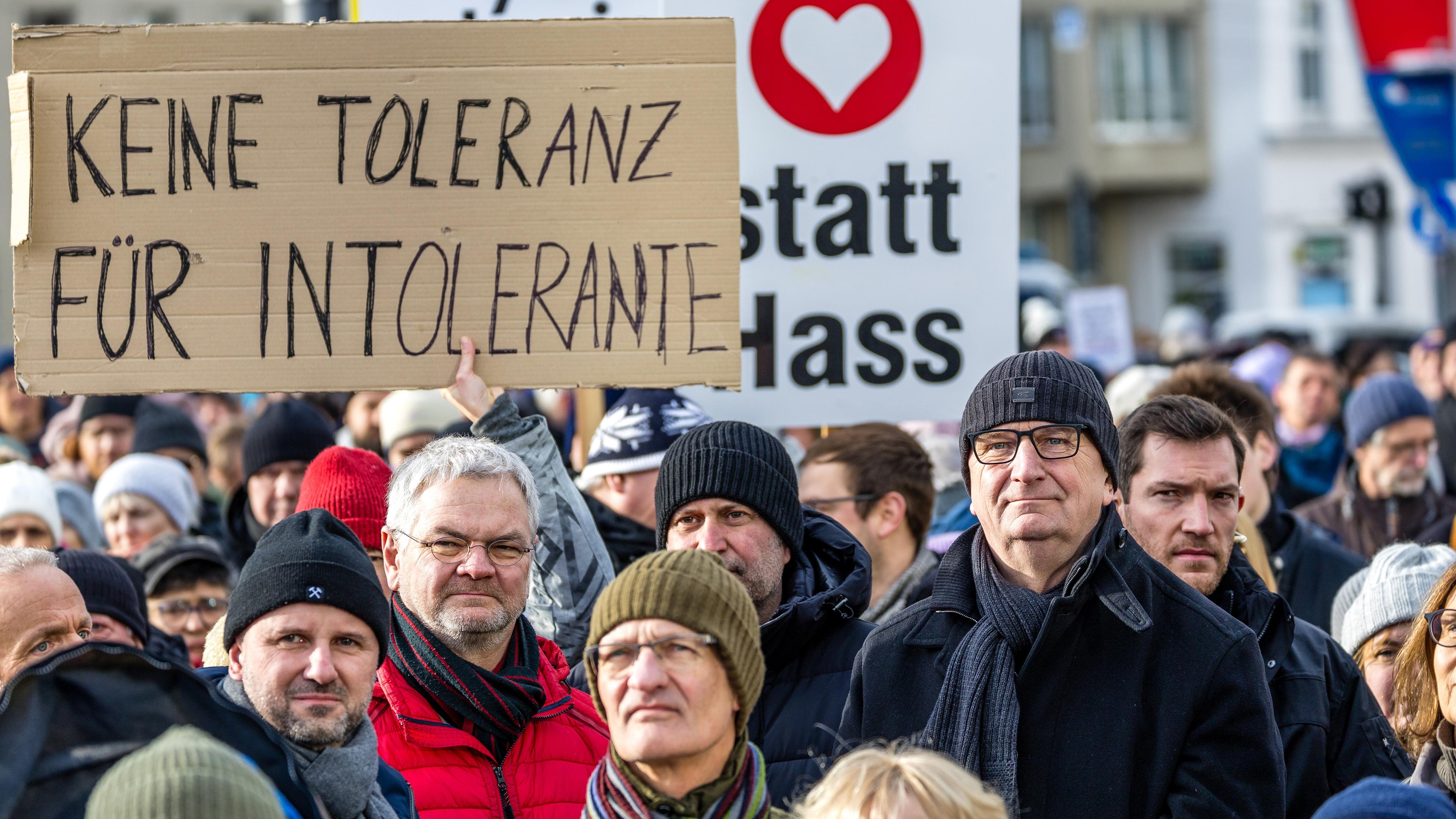 Hunderttausende Demonstrieren Gegen Rechtsextremismus - ZDFheute