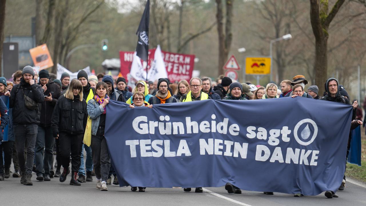 Proteste Am Brandenburger Tesla-Werk - ZDFheute