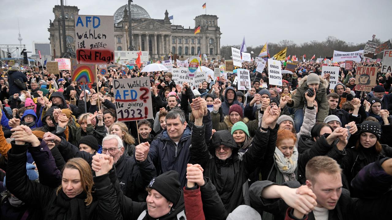 Berlin: Mehr Als 150.000 Bei Demo Gegen Rechtsextremismus - ZDFheute