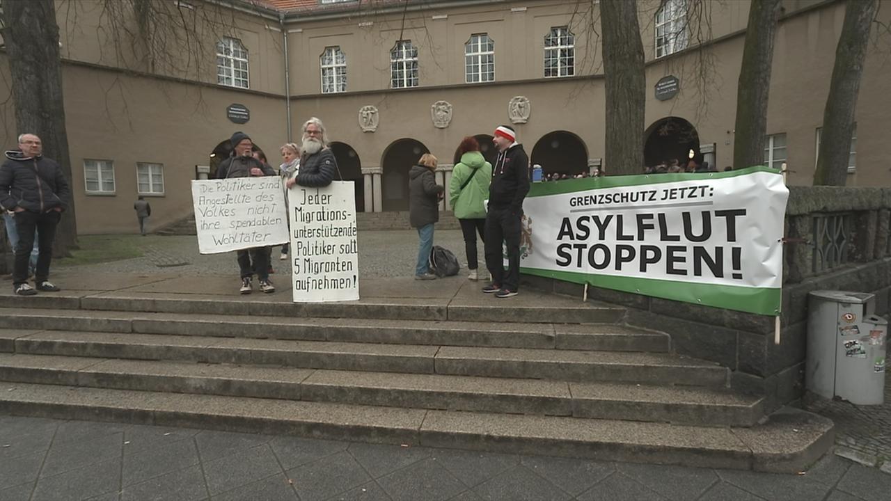 Protest Gegen Flüchtlingsheim - ZDFheute