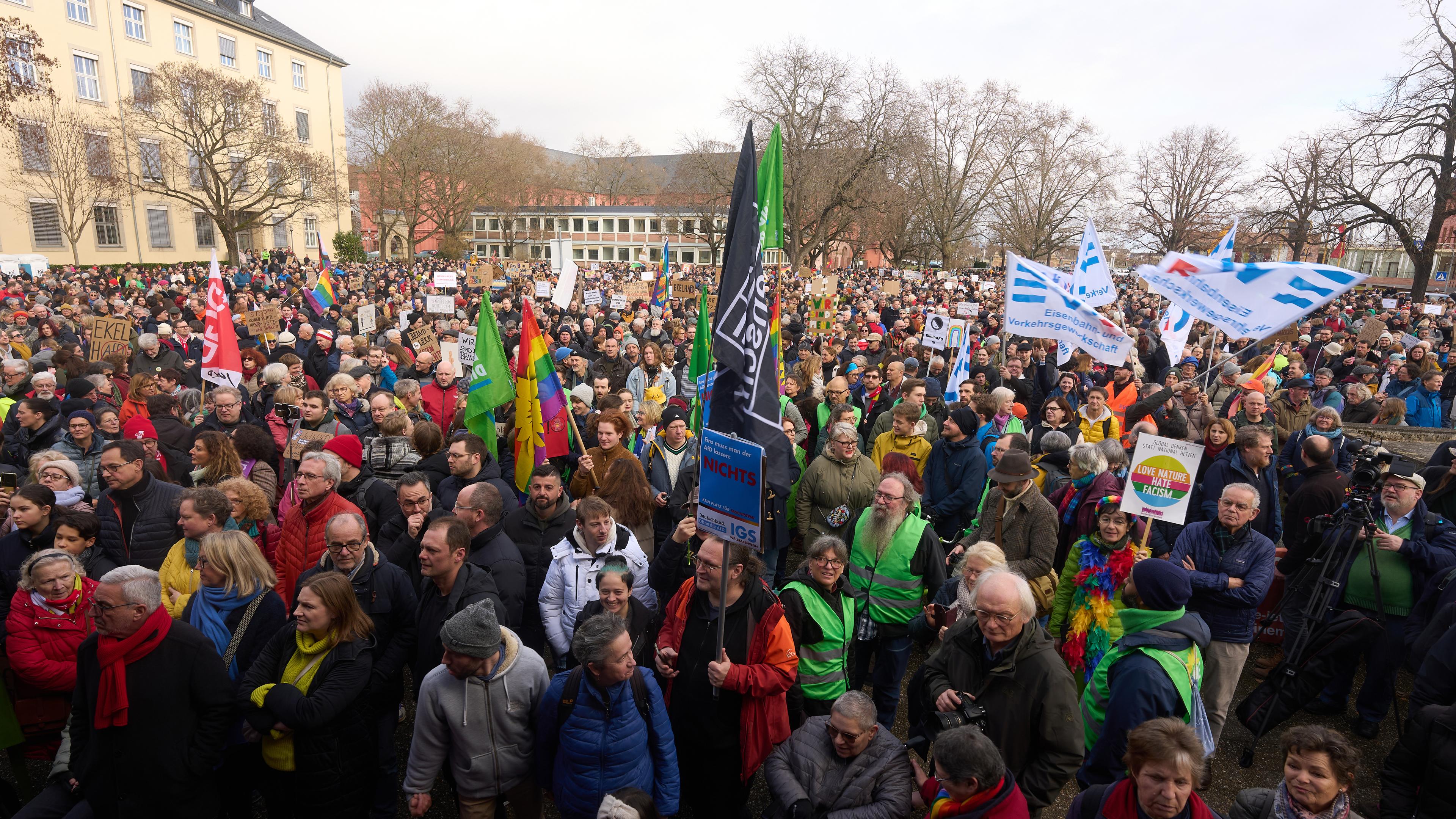 Demos Gegen Rechtsextremismus In Vielen Deutschen Städten - ZDFheute