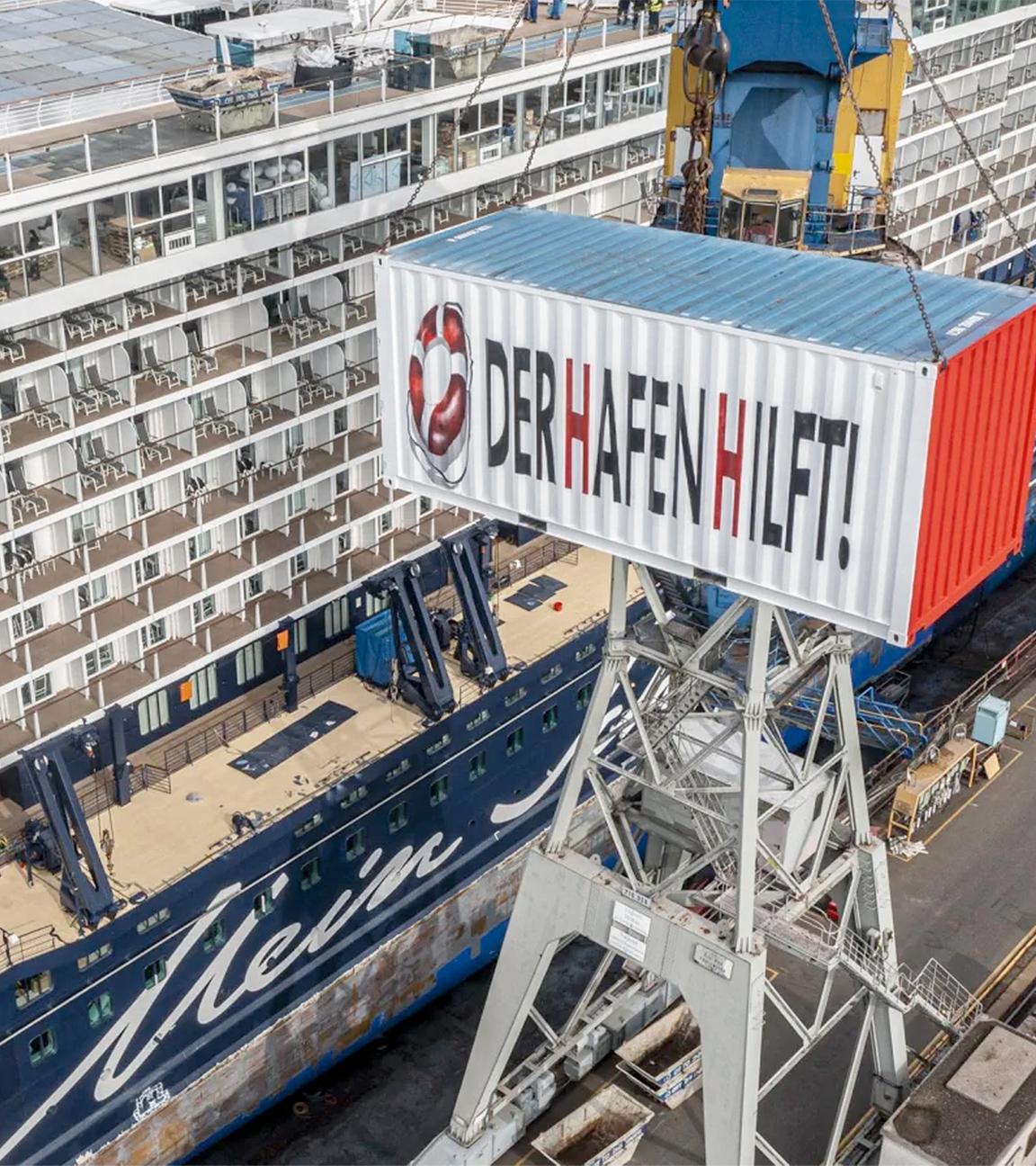 Verein "Der Hafen hilft" holt Möbelspenden von Kreuzfahrtschiff