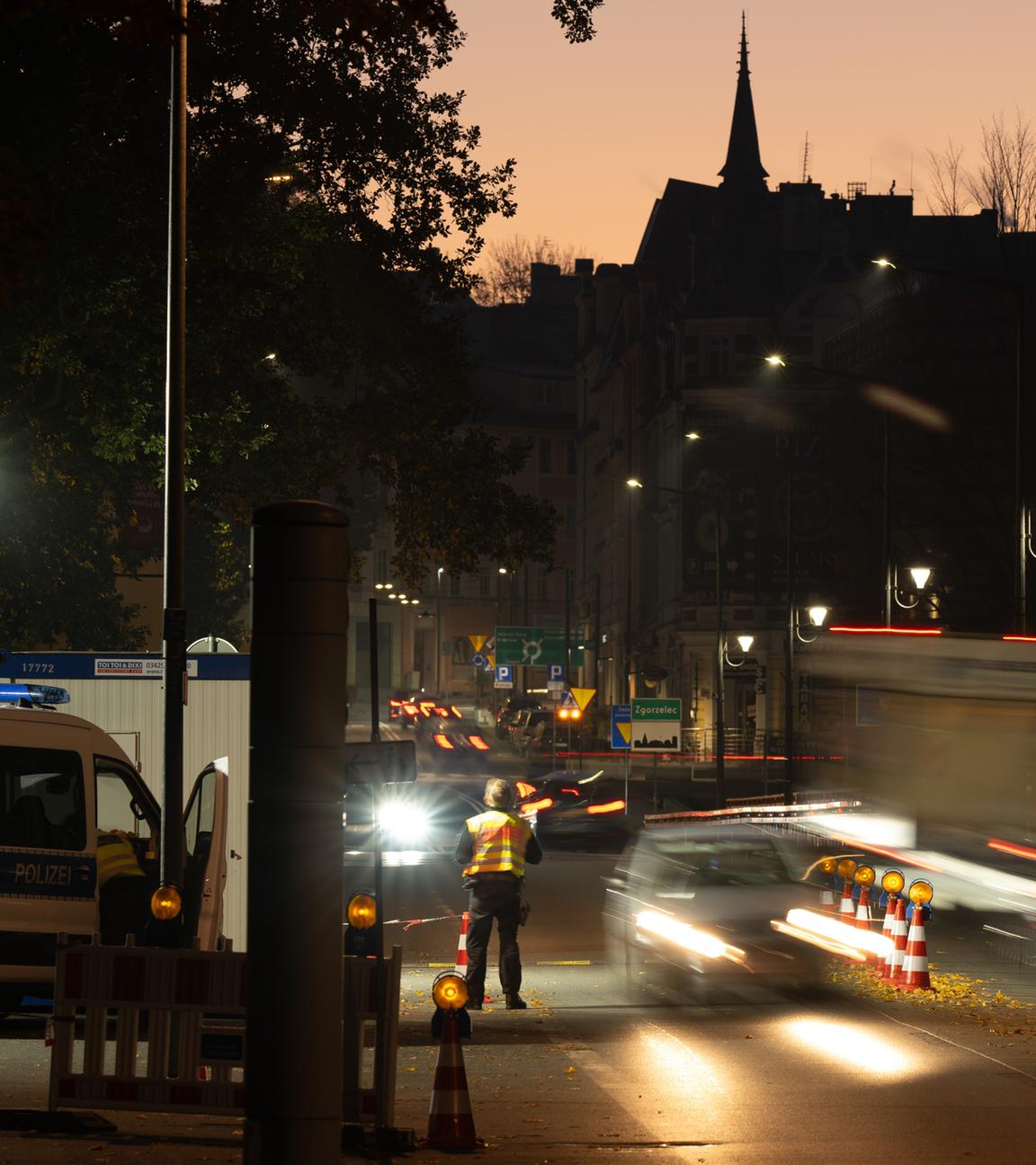 Eine stationäre Grenzkontrolle auf der Stadtbrücke an der deutsch-polnischen Grenze vor Zgorzelec