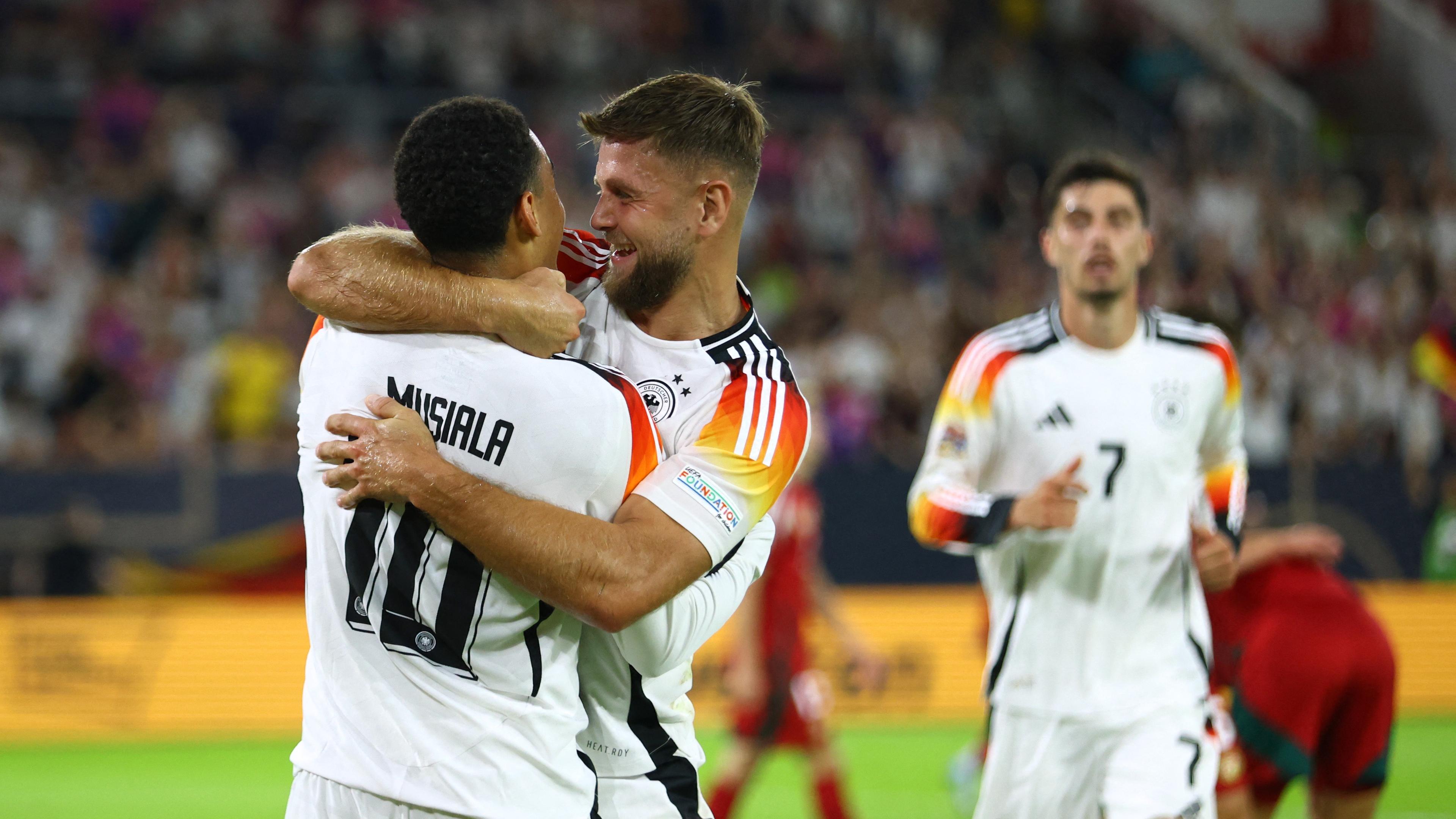 Niclas Füllkrug und Jamal Musiala beim Torjubel nach dem 1:0 für Deutschland in der Nations League gegen Ungarn, 7. September 2024.