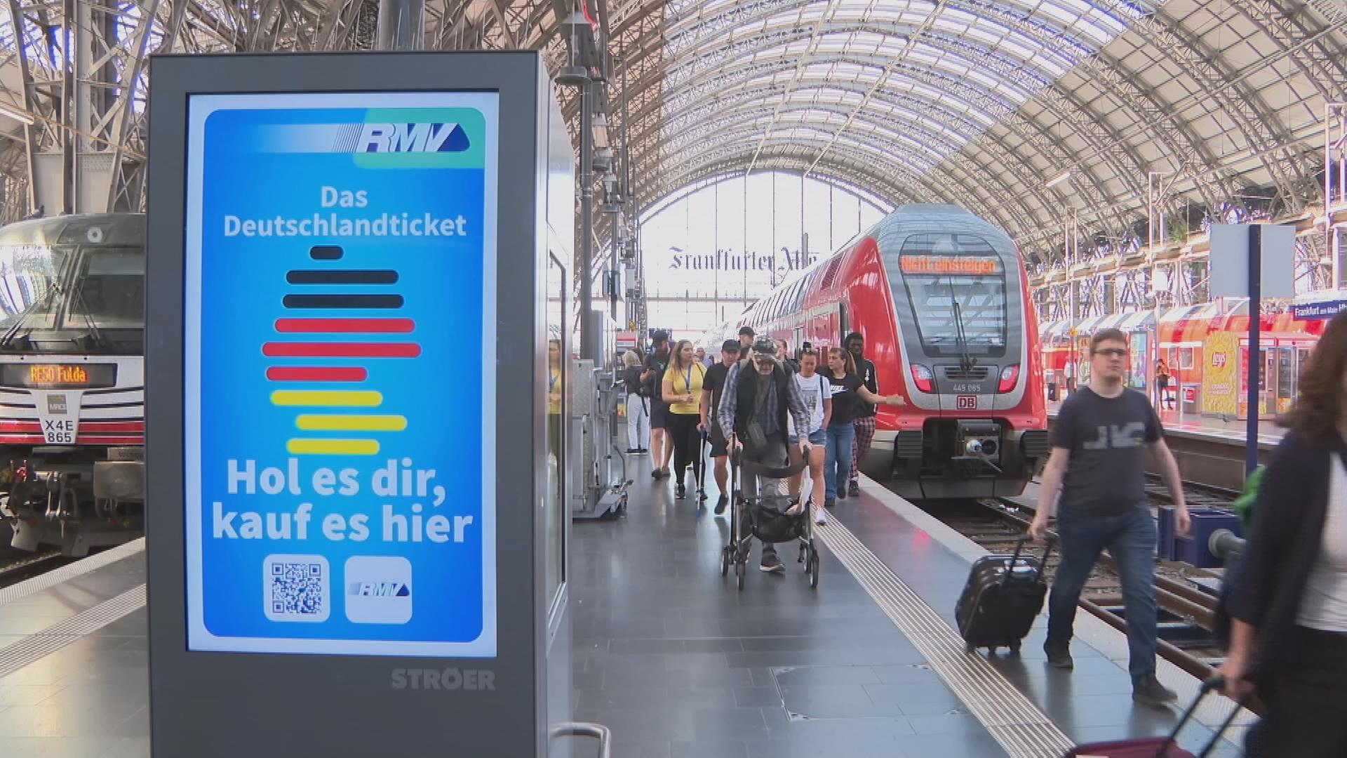 Werbetafel für Deutschlandticket