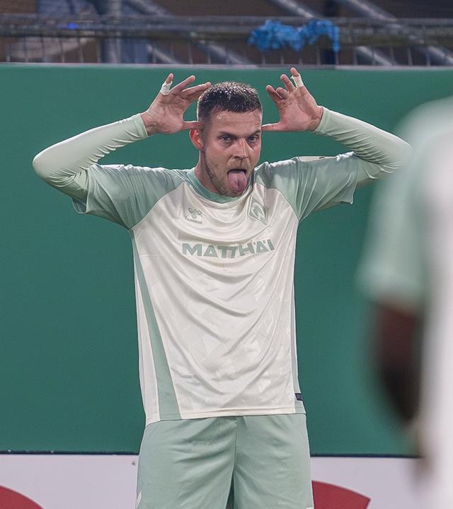 Bremens Marvin Ducksch jubelt nach seinem Tor zum 0:1 gegen SC Paderborn.