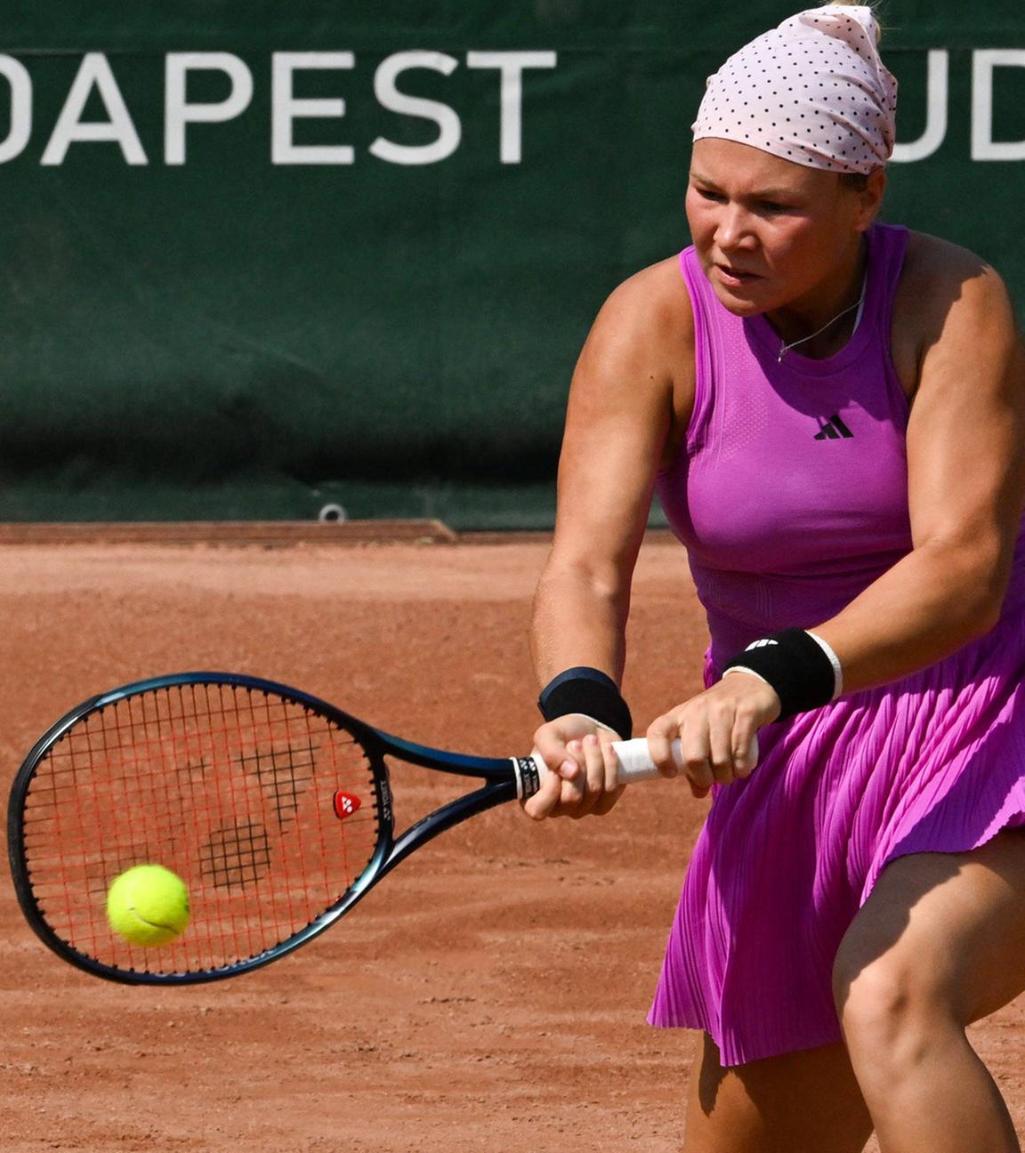 Diana Shnaider während des Achtelfinalspiels gegen Ekaterina Makarova.