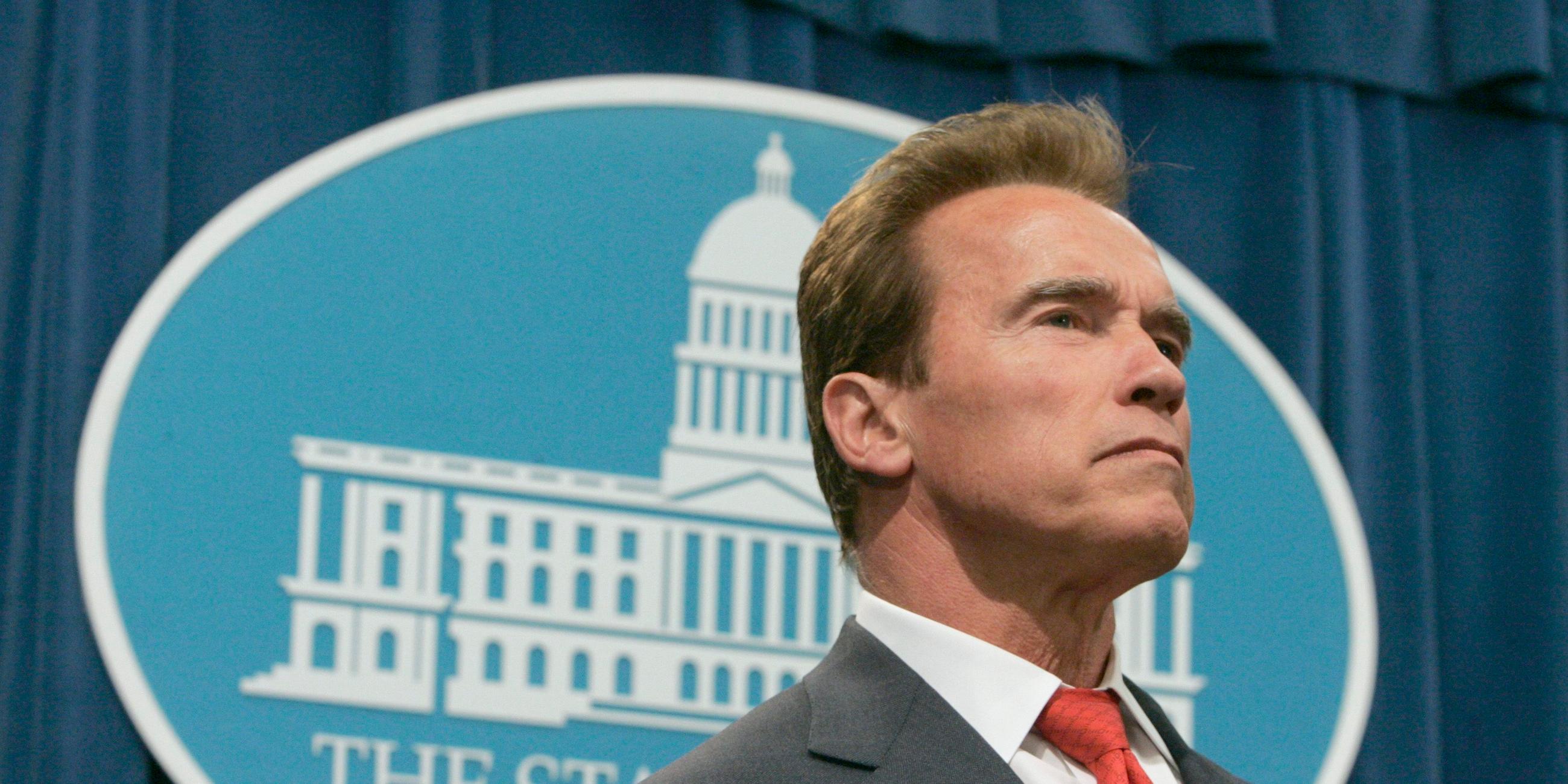 "Die Traumfabrik und die Macht - Hollywood und die Politik": Gouverneur Arnold Schwarzenegger bei einer Pressekonferenz in Sacramento 2009.
