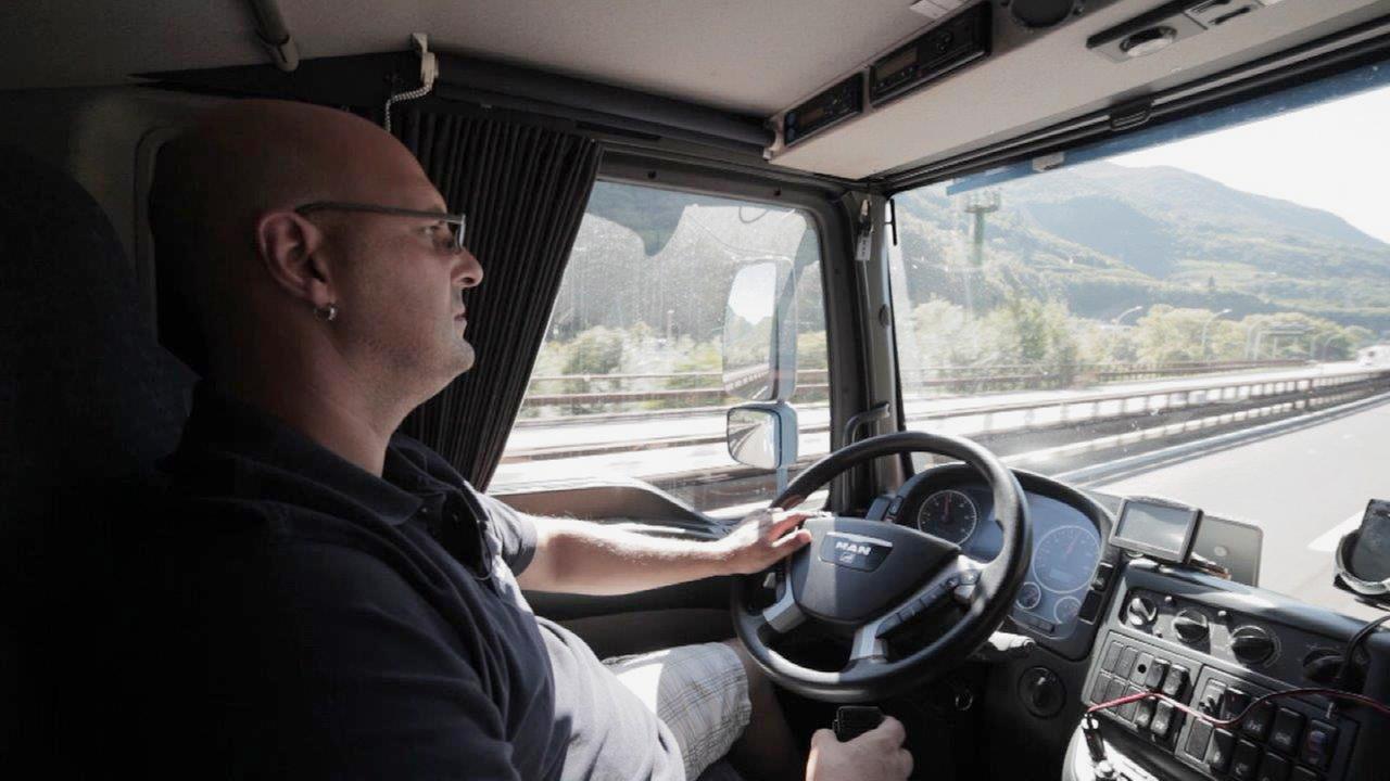 Die Trucker Immer Gegen Die Uhr Zdfmediathek