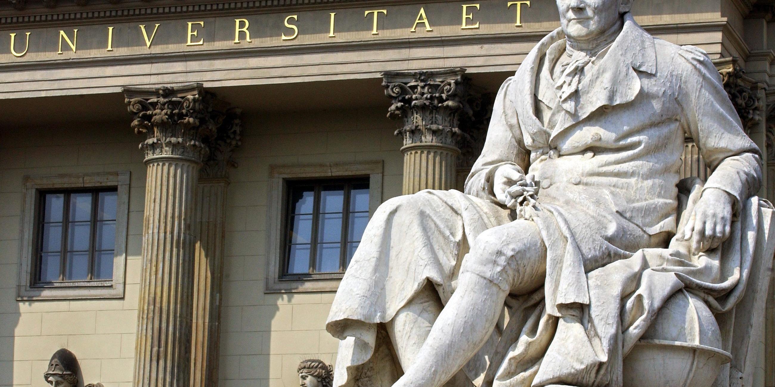 Denkmal Alexander von Humboldts vor der HU Berlin
